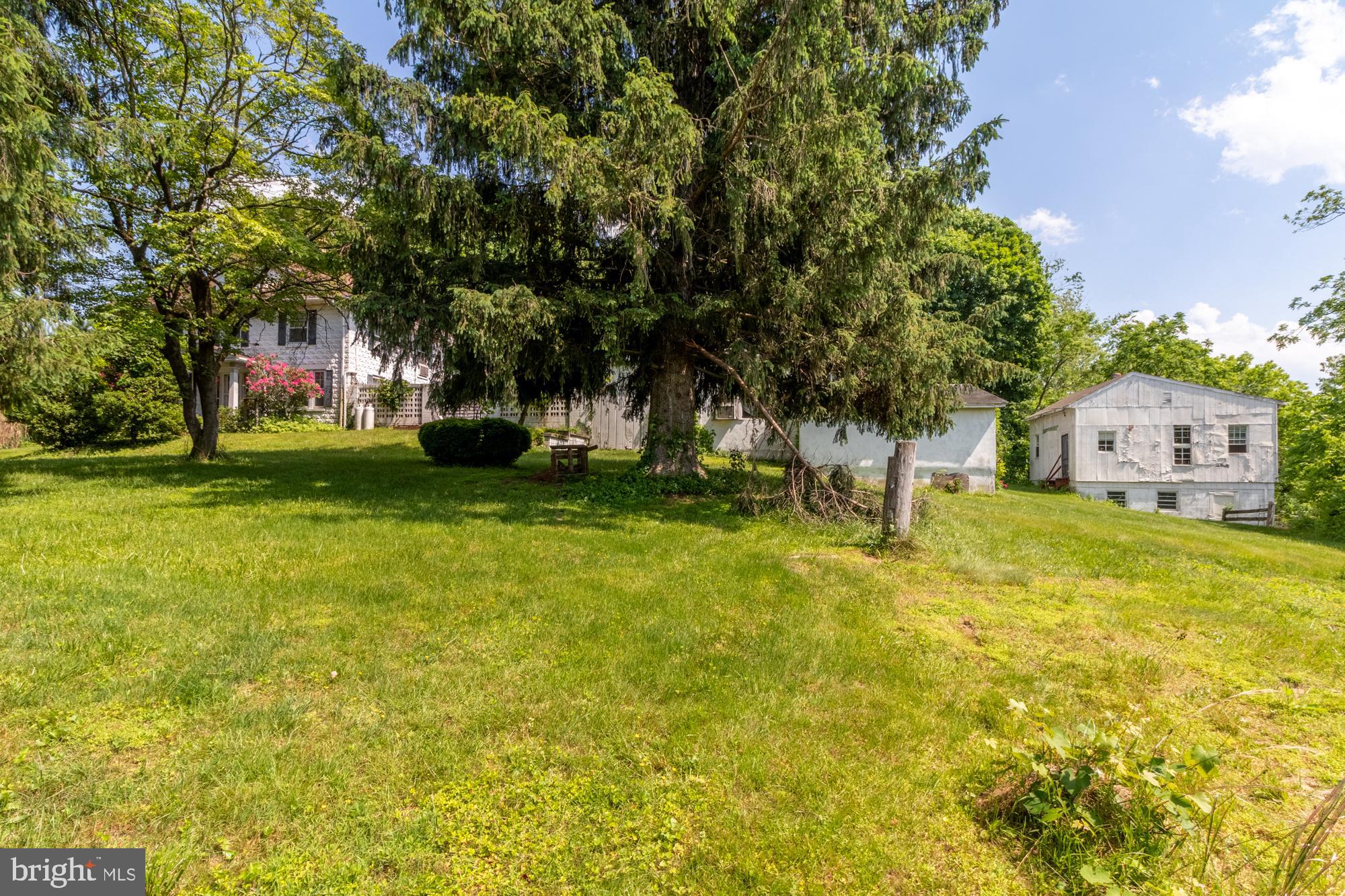 WHITE HALL - Residential