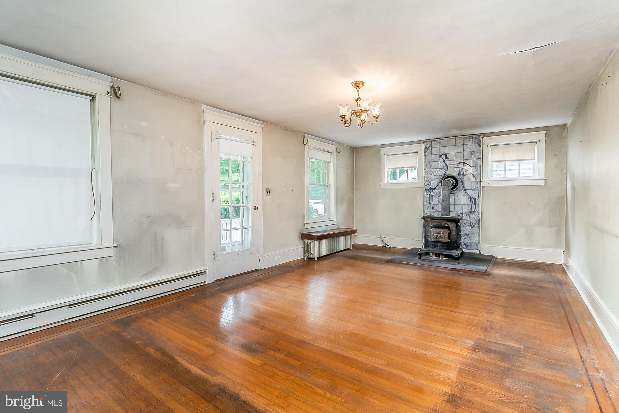 WHITE HALL - Residential