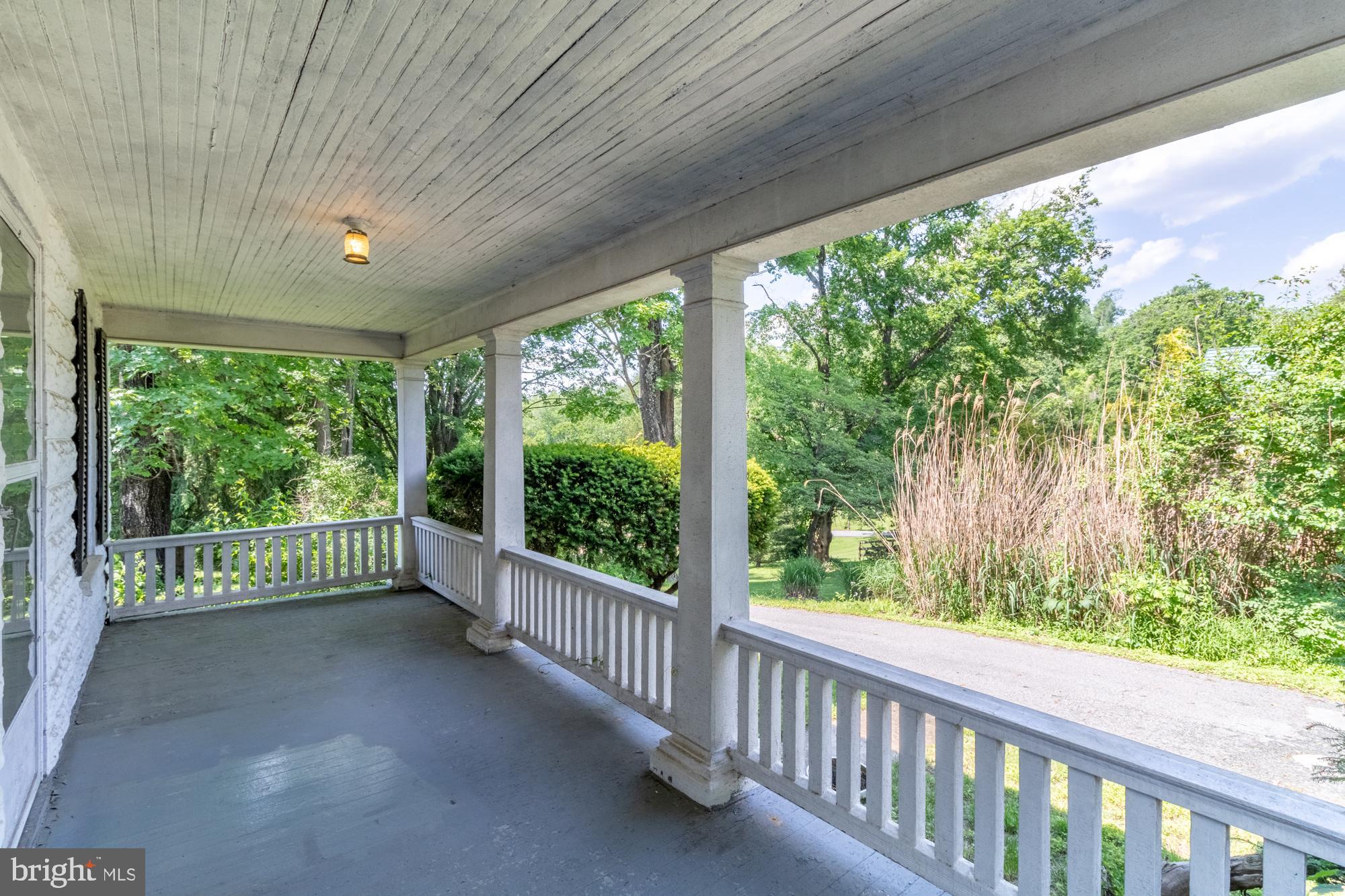 WHITE HALL - Residential