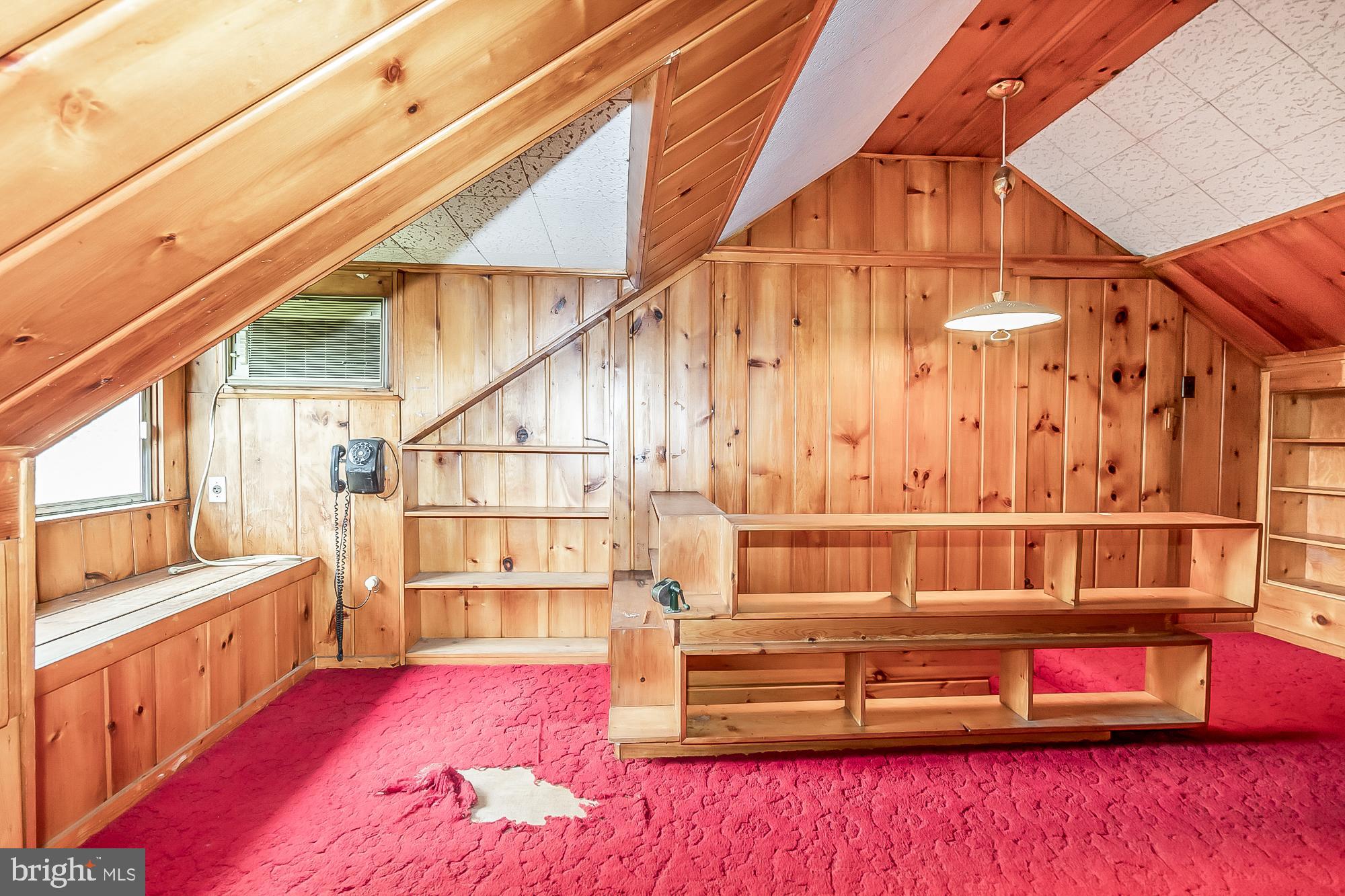 WHITE HALL - Residential