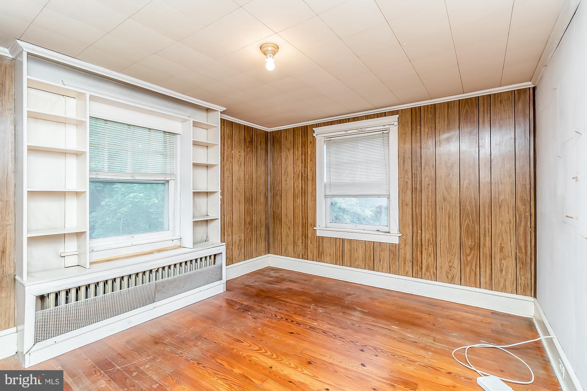 WHITE HALL - Residential