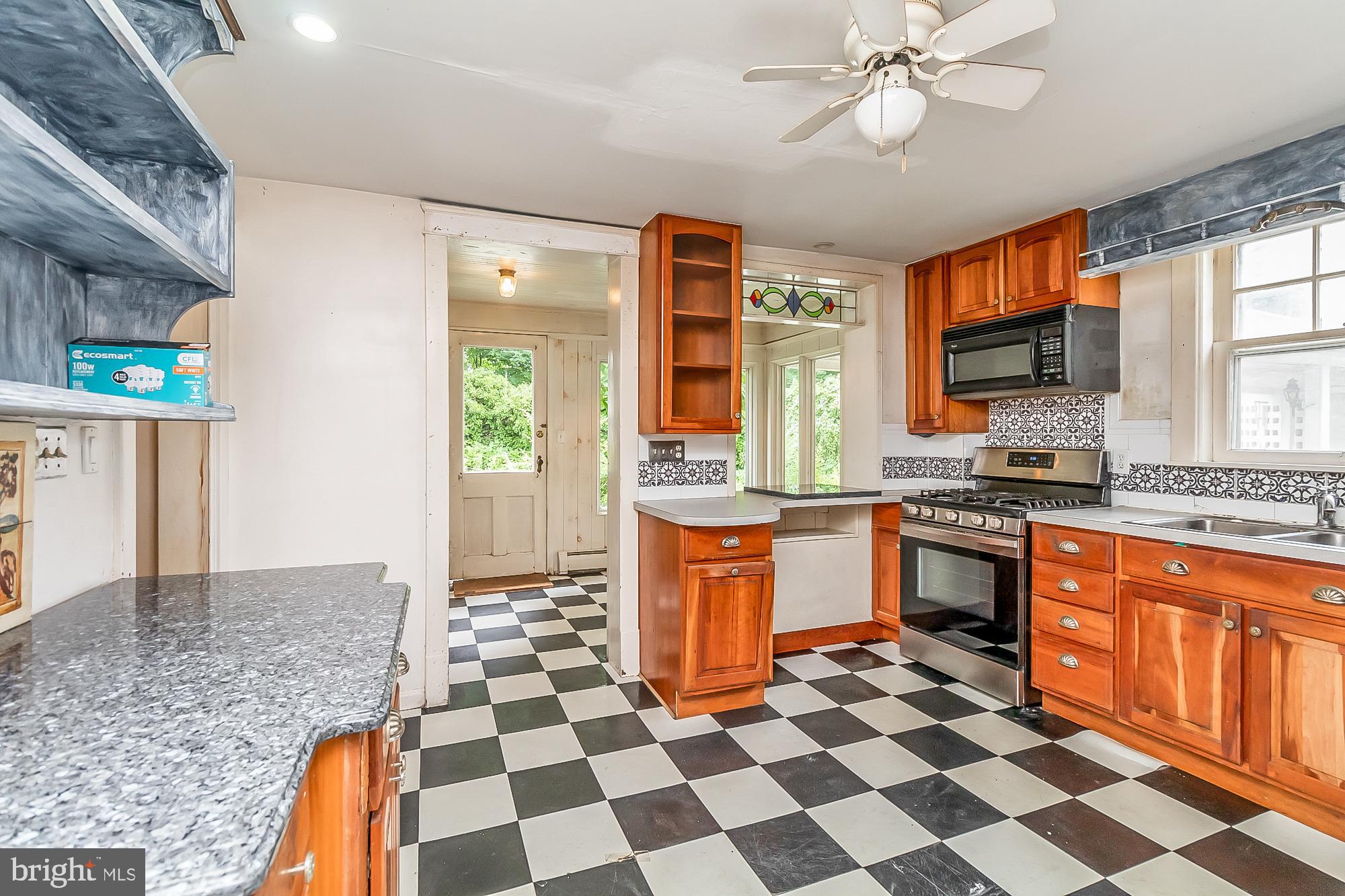 WHITE HALL - Residential