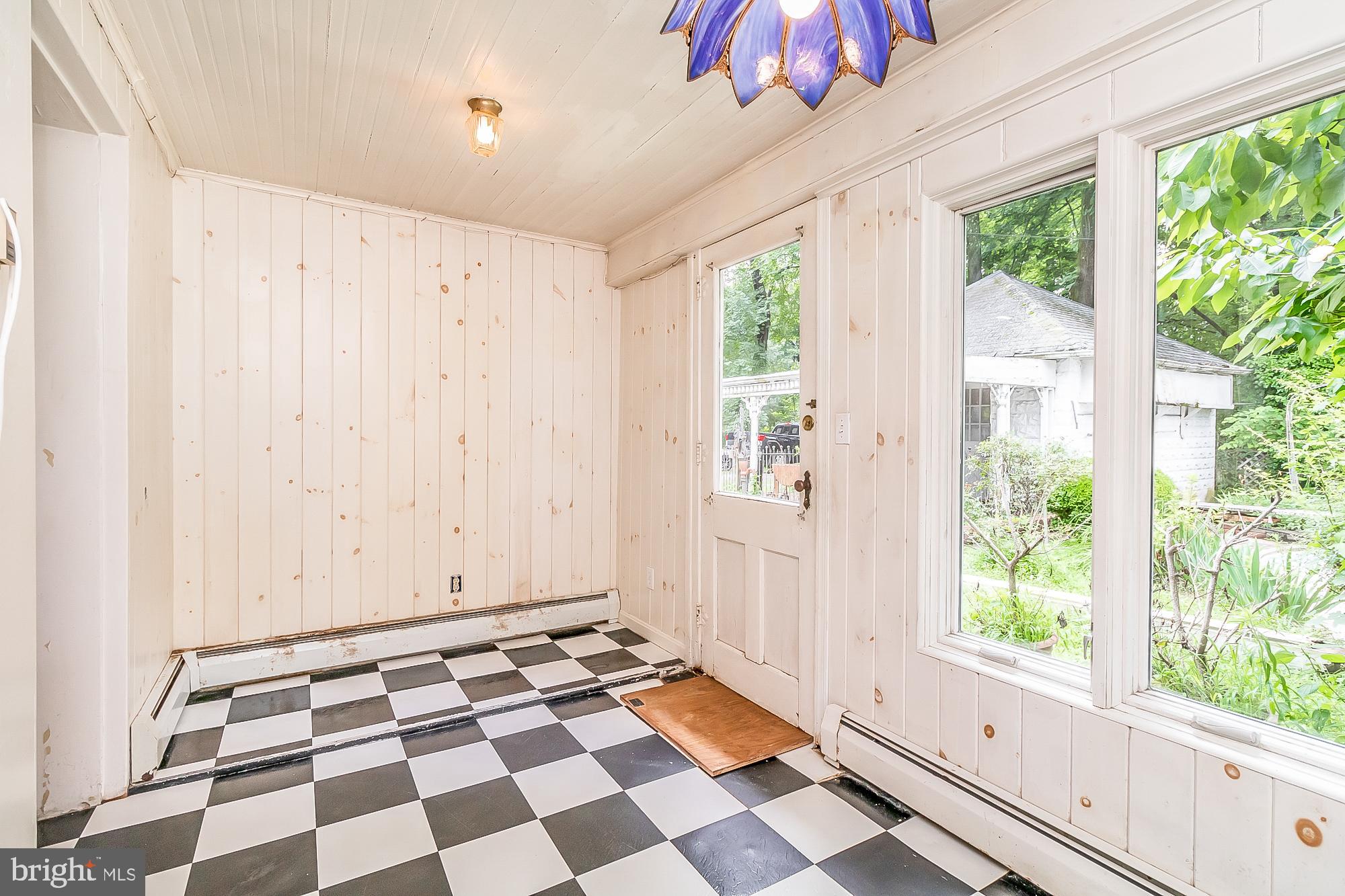 WHITE HALL - Residential