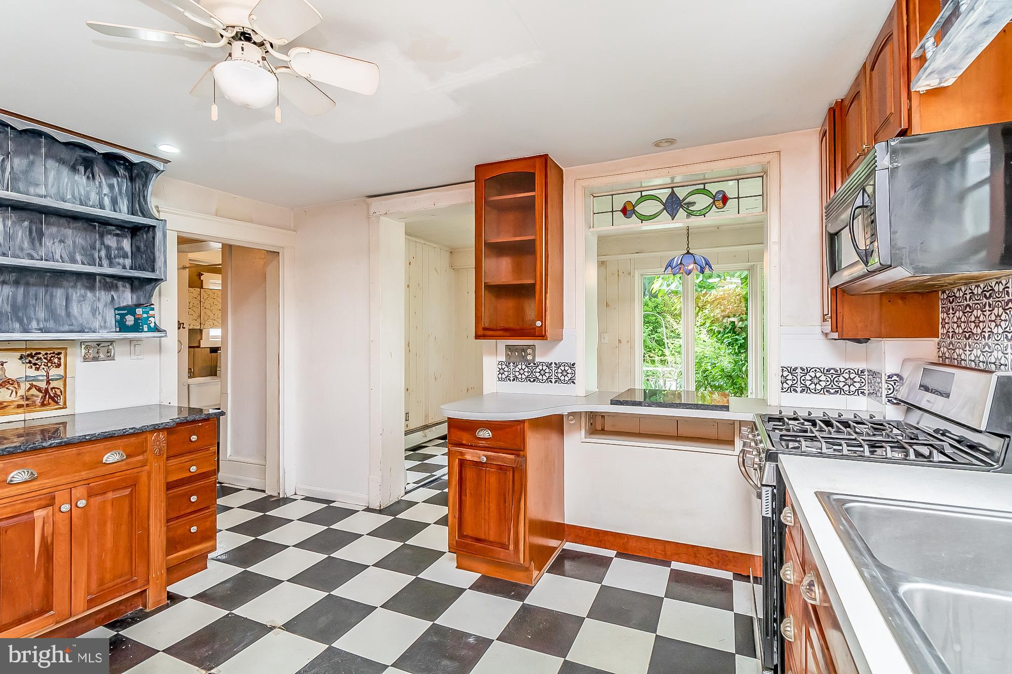 WHITE HALL - Residential