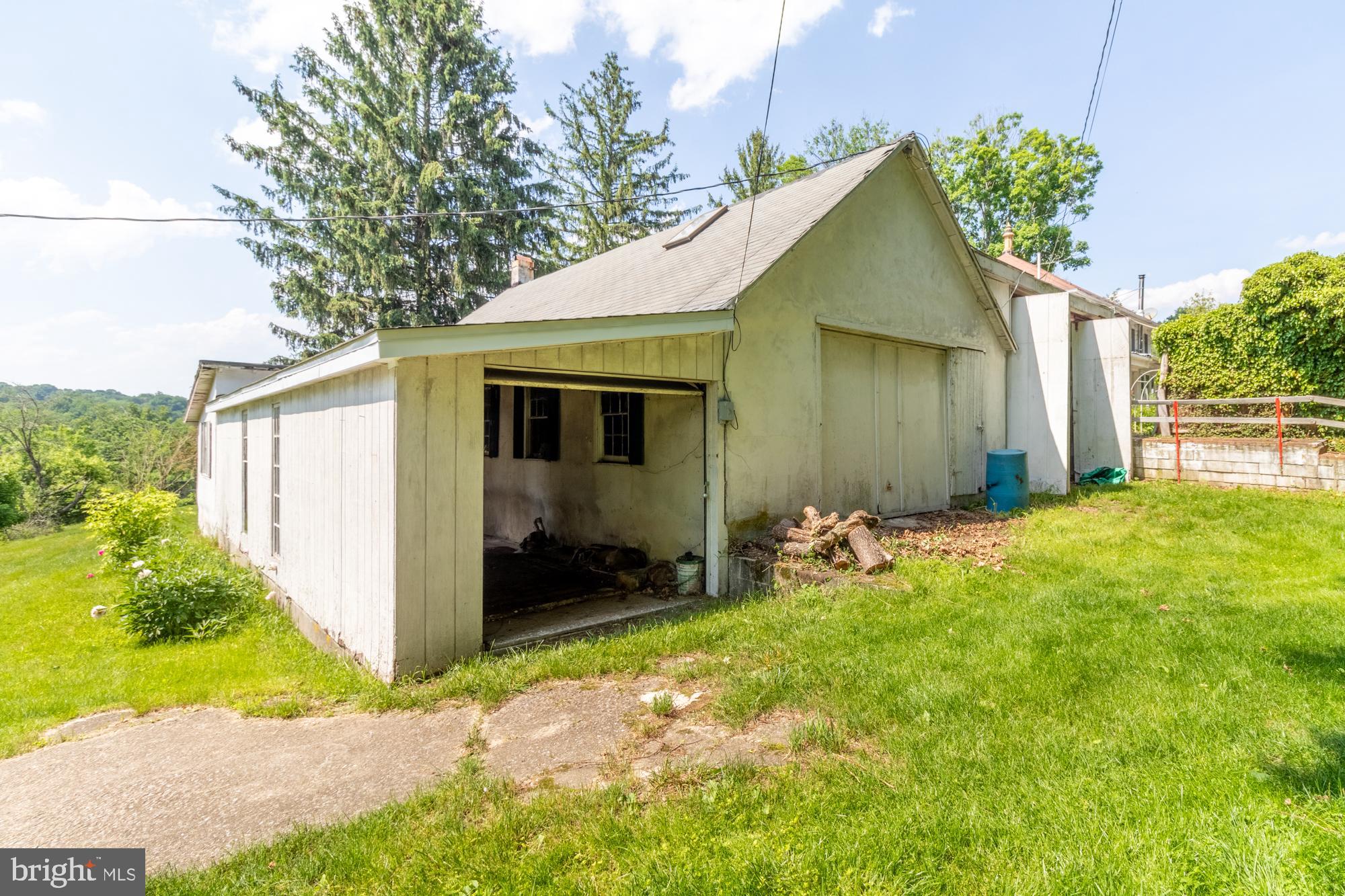 WHITE HALL - Residential