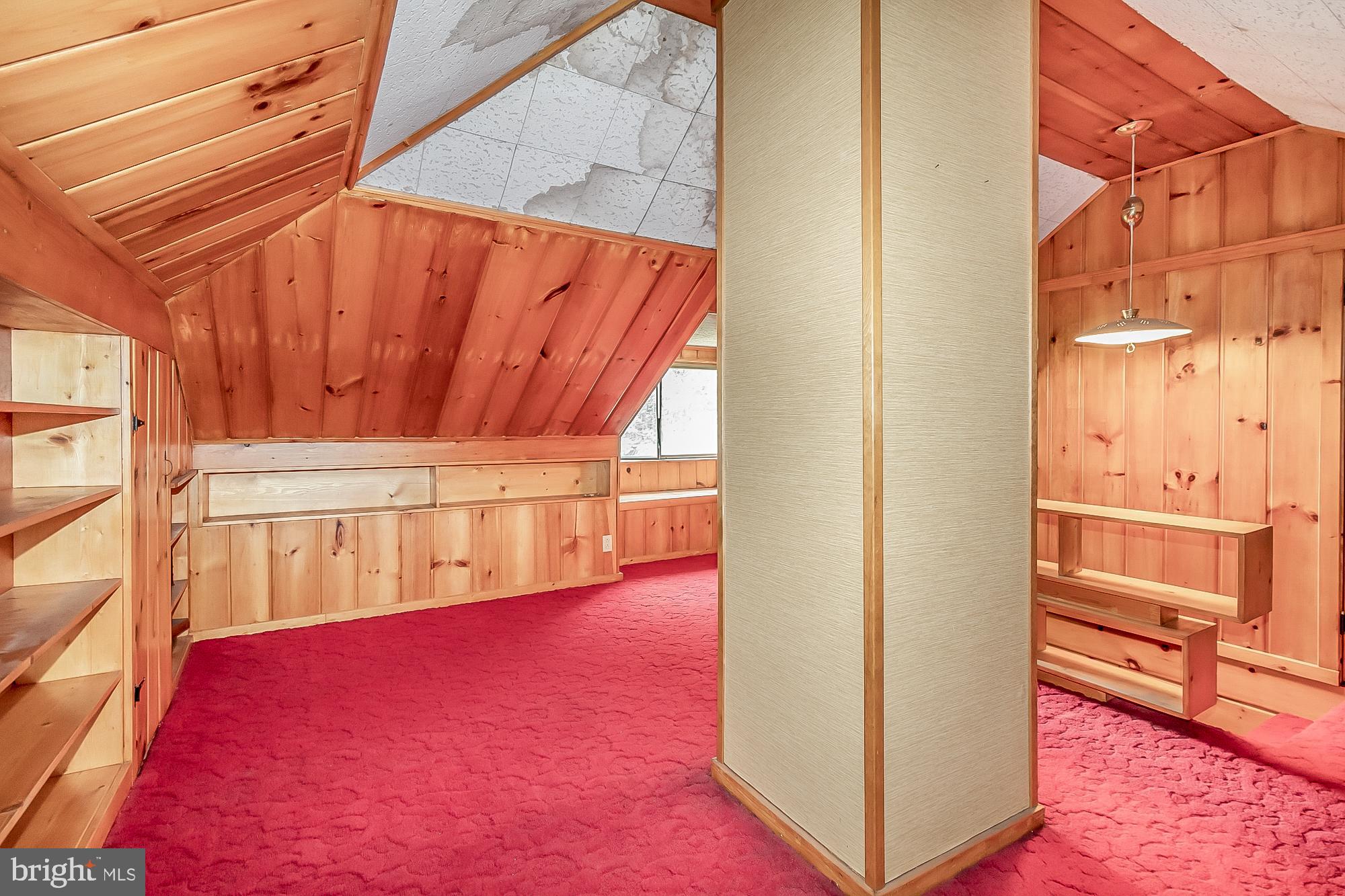 WHITE HALL - Residential