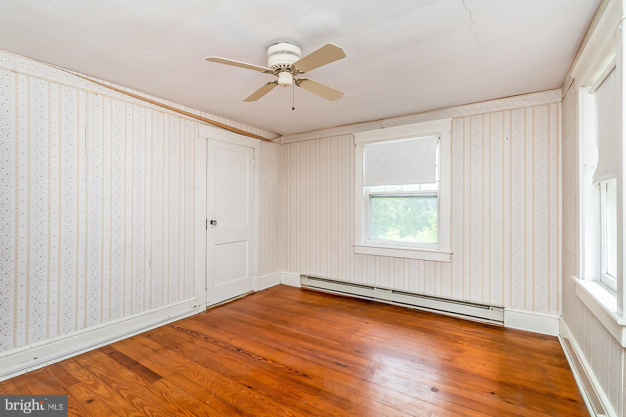 WHITE HALL - Residential