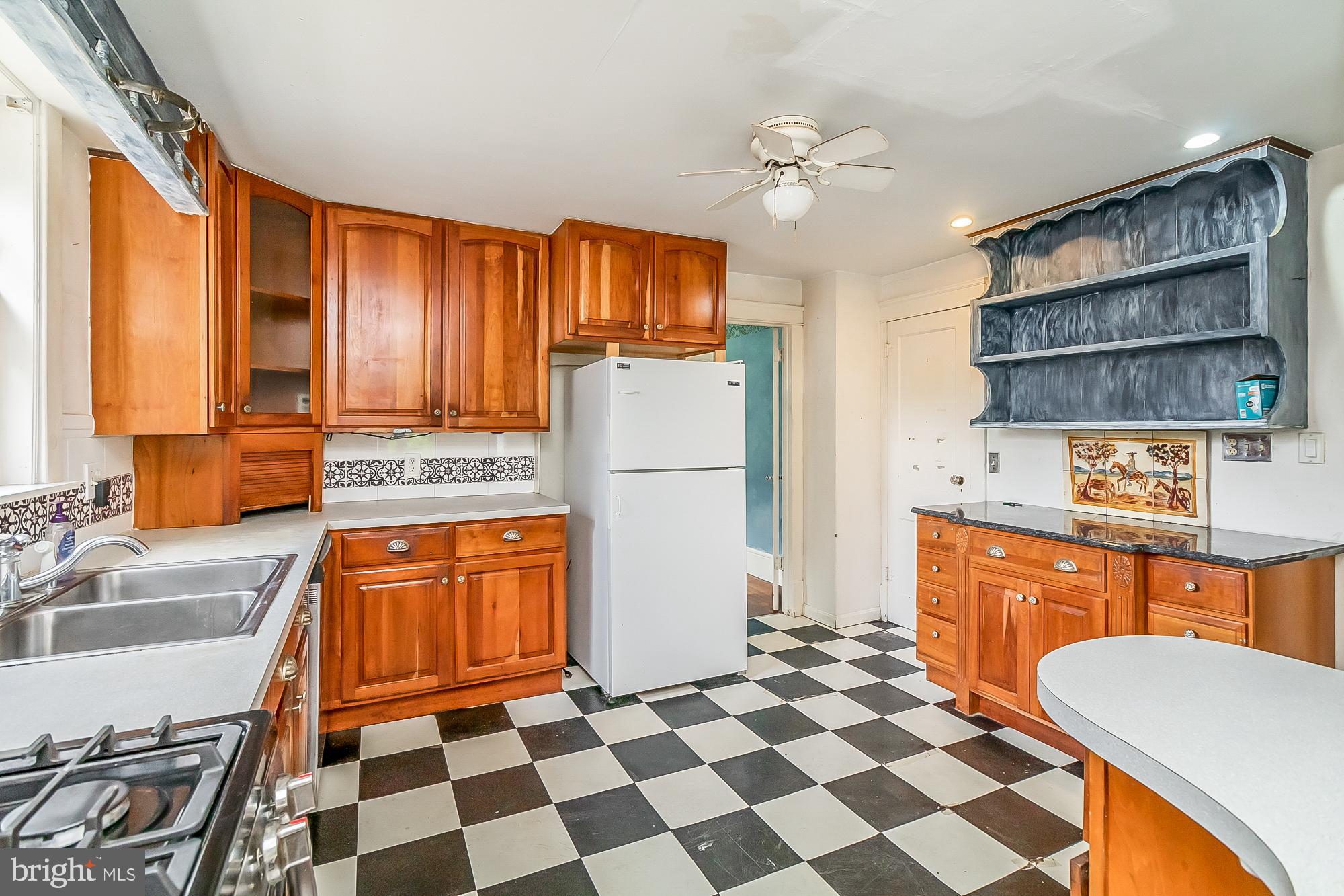 WHITE HALL - Residential