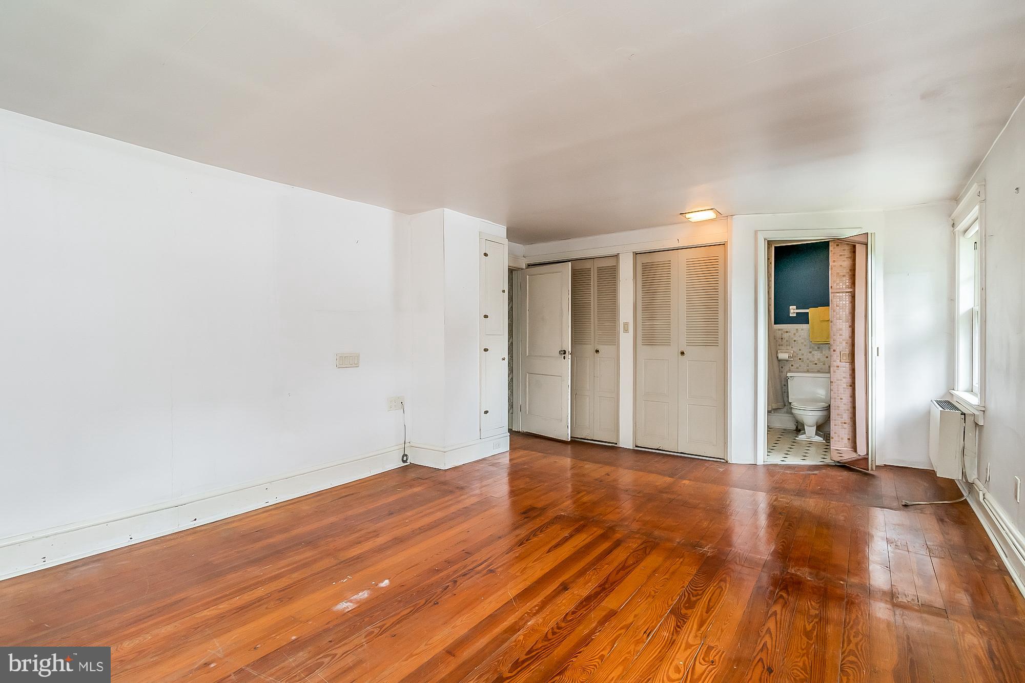 WHITE HALL - Residential