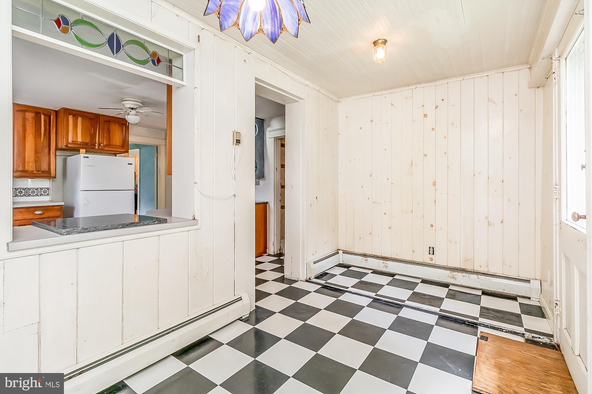 WHITE HALL - Residential