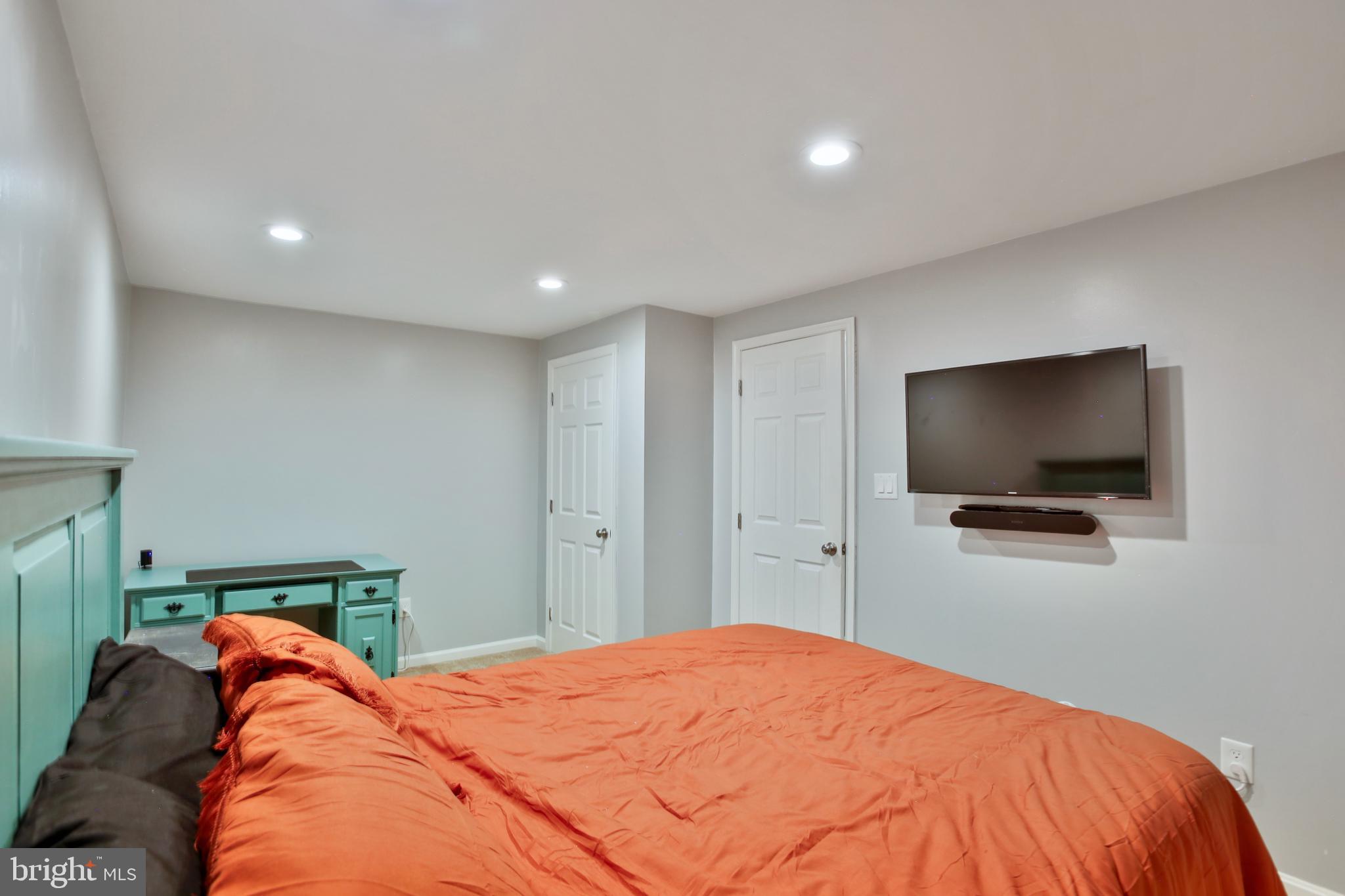 ASHBURN VILLAGE - Residential