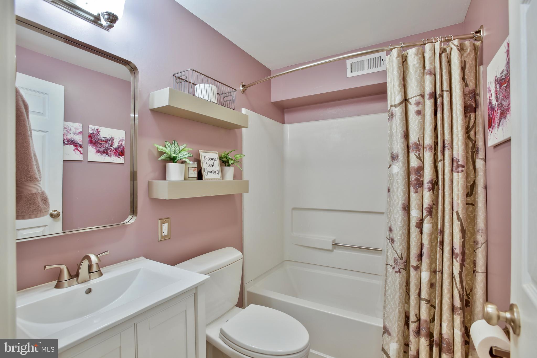 ASHBURN VILLAGE - Residential