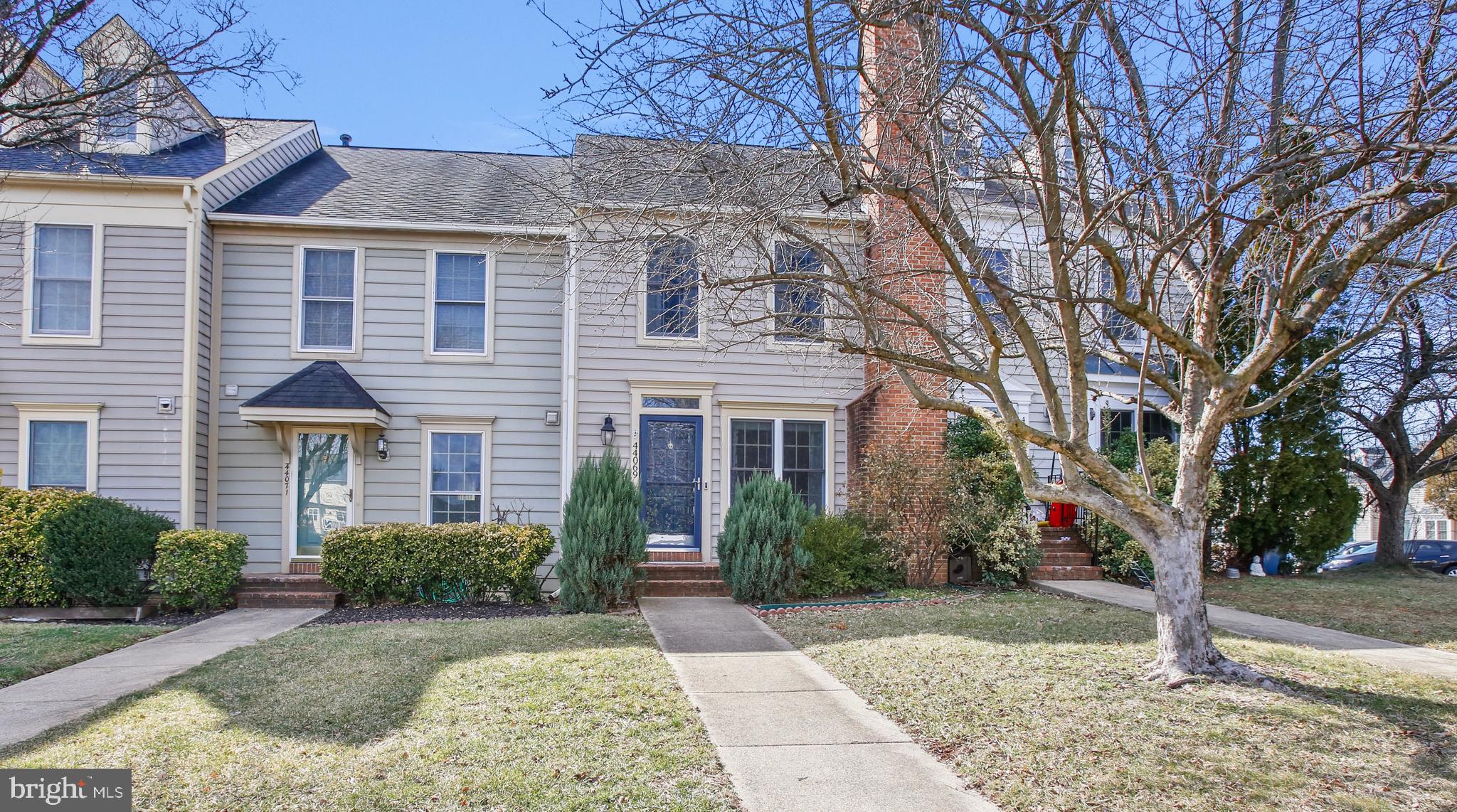 ASHBURN VILLAGE - Residential