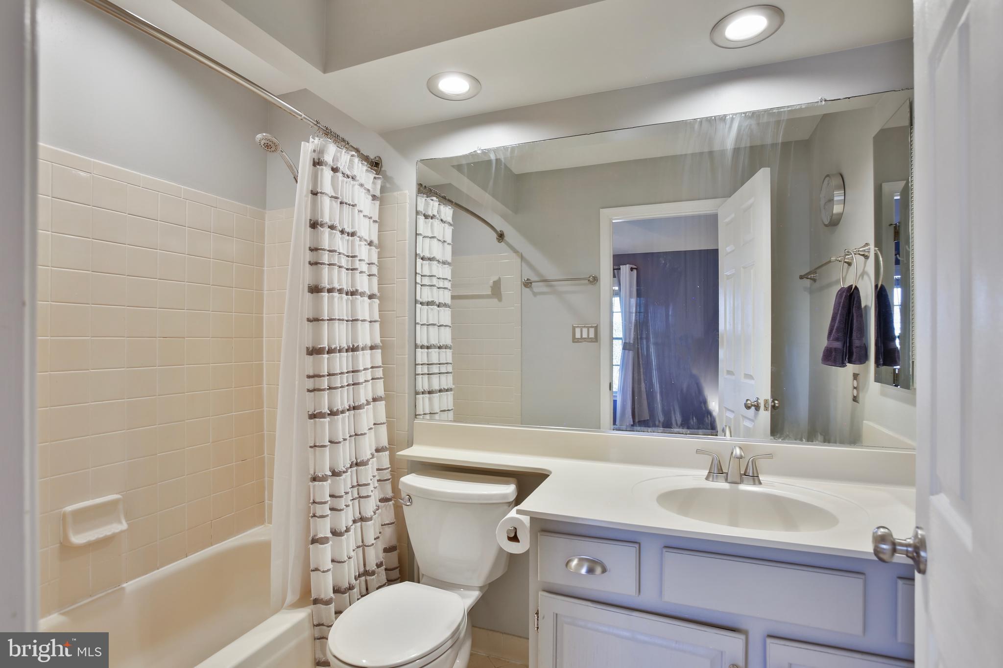 ASHBURN VILLAGE - Residential