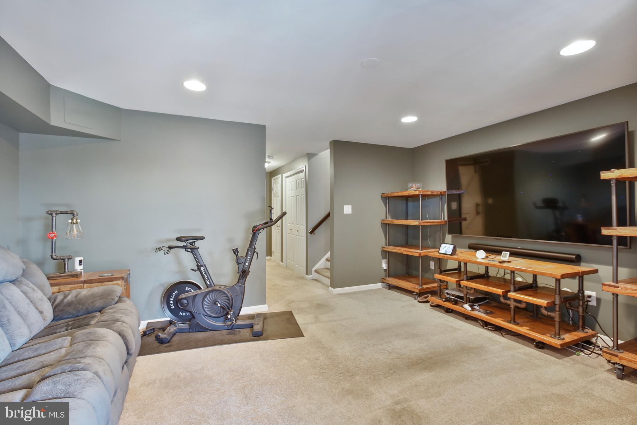 ASHBURN VILLAGE - Residential