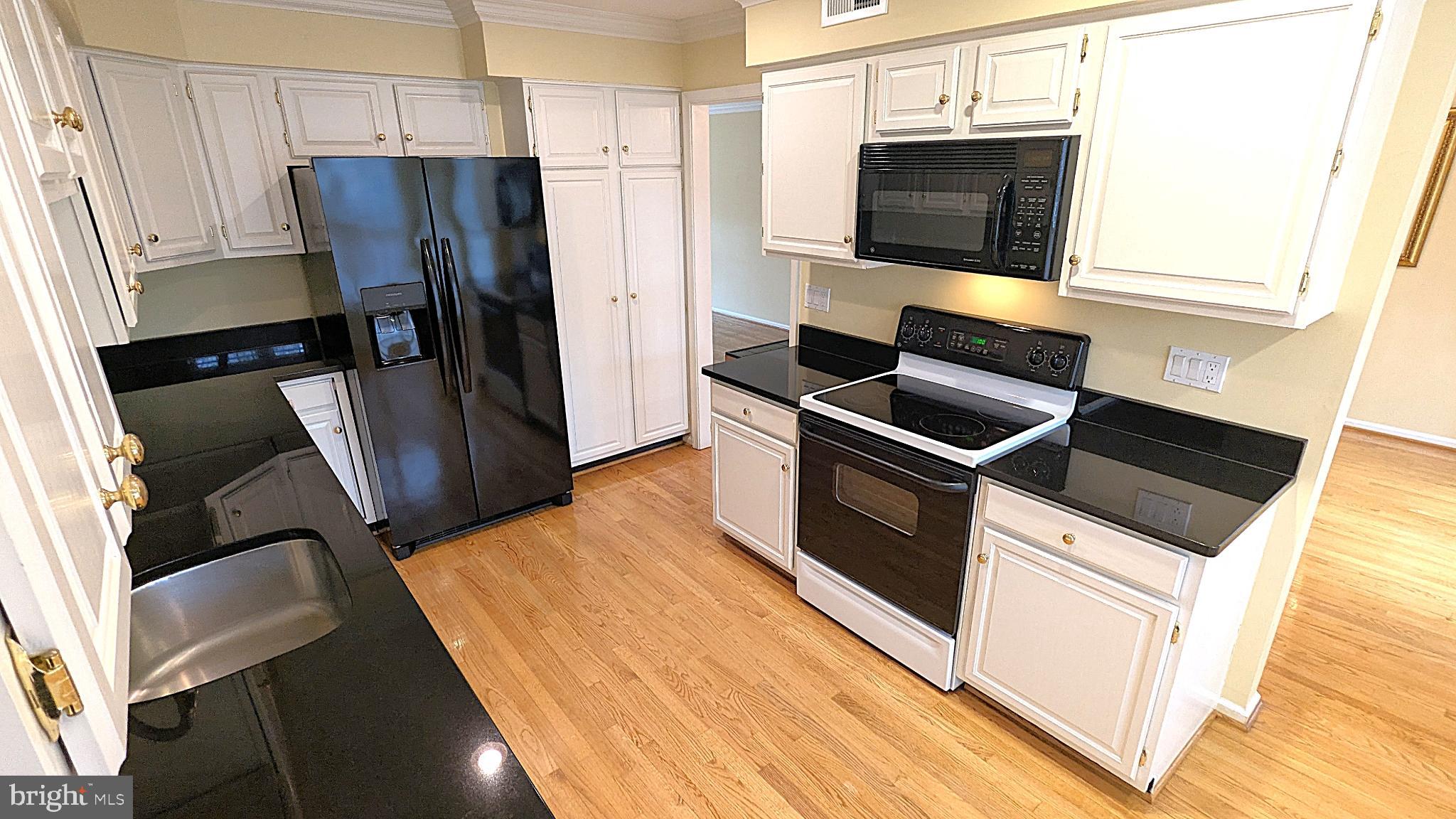 RESTON - Residential Lease