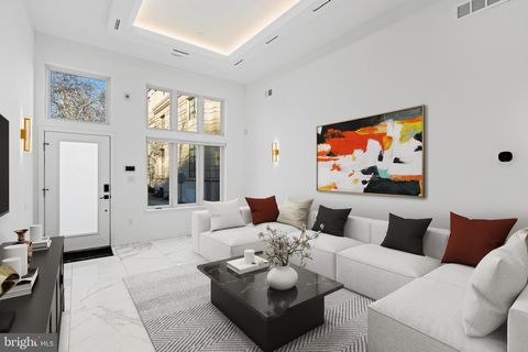 Townhouse For Rent - 2130 Spring Street<br/> PHILADELPHIA, PA 19103