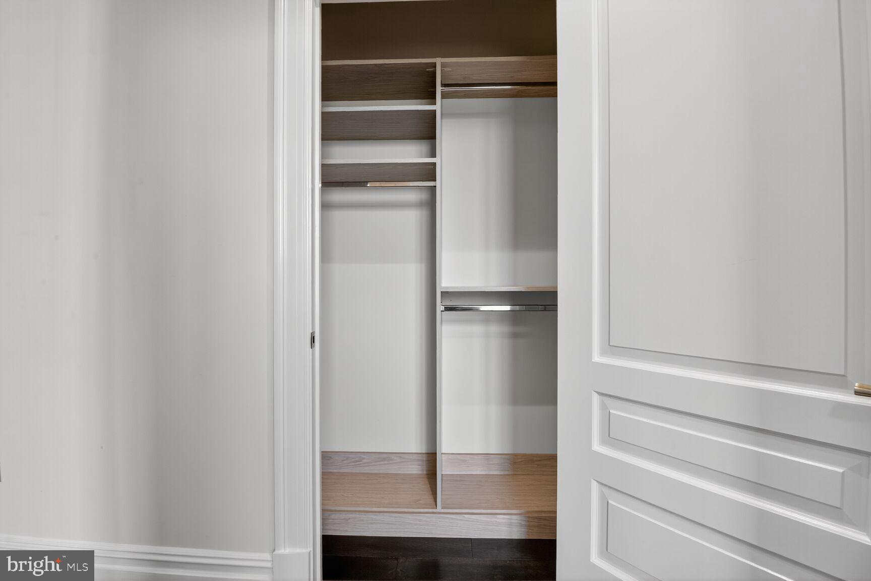 THE SIGNET - Residential