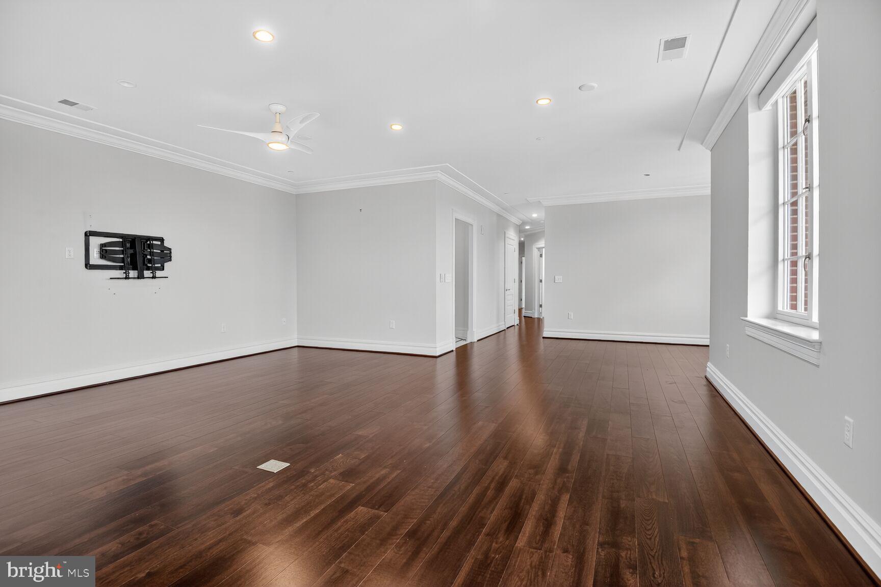 THE SIGNET - Residential