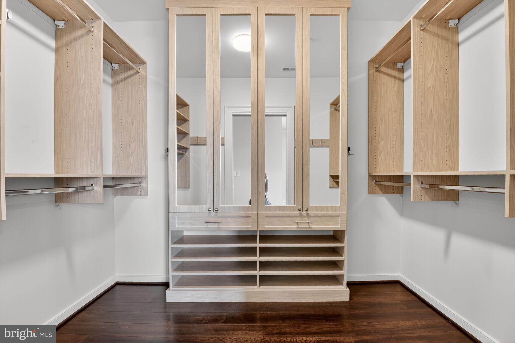 THE SIGNET - Residential