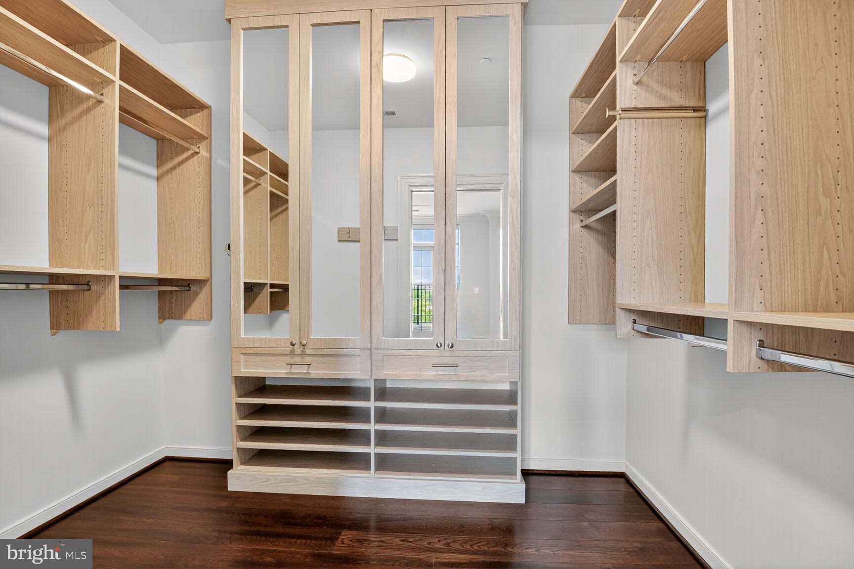 THE SIGNET - Residential