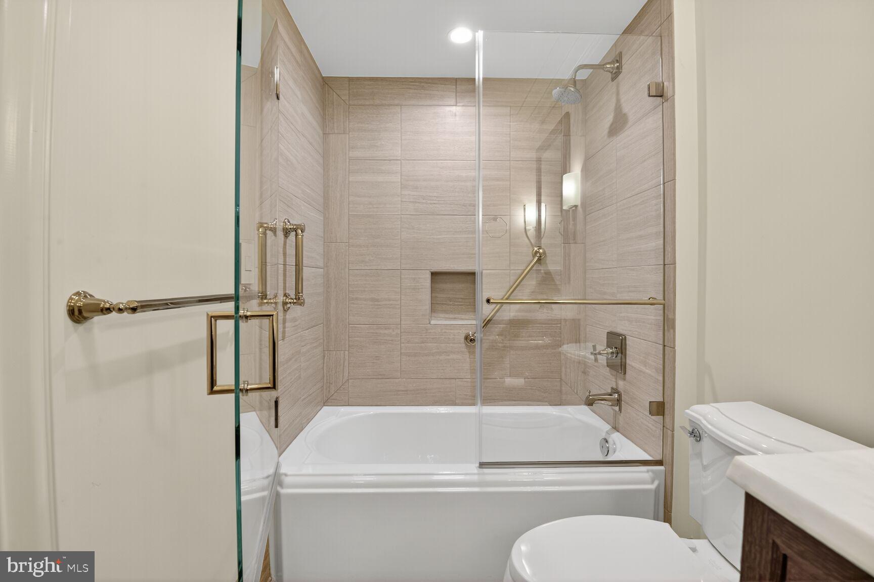 THE SIGNET - Residential