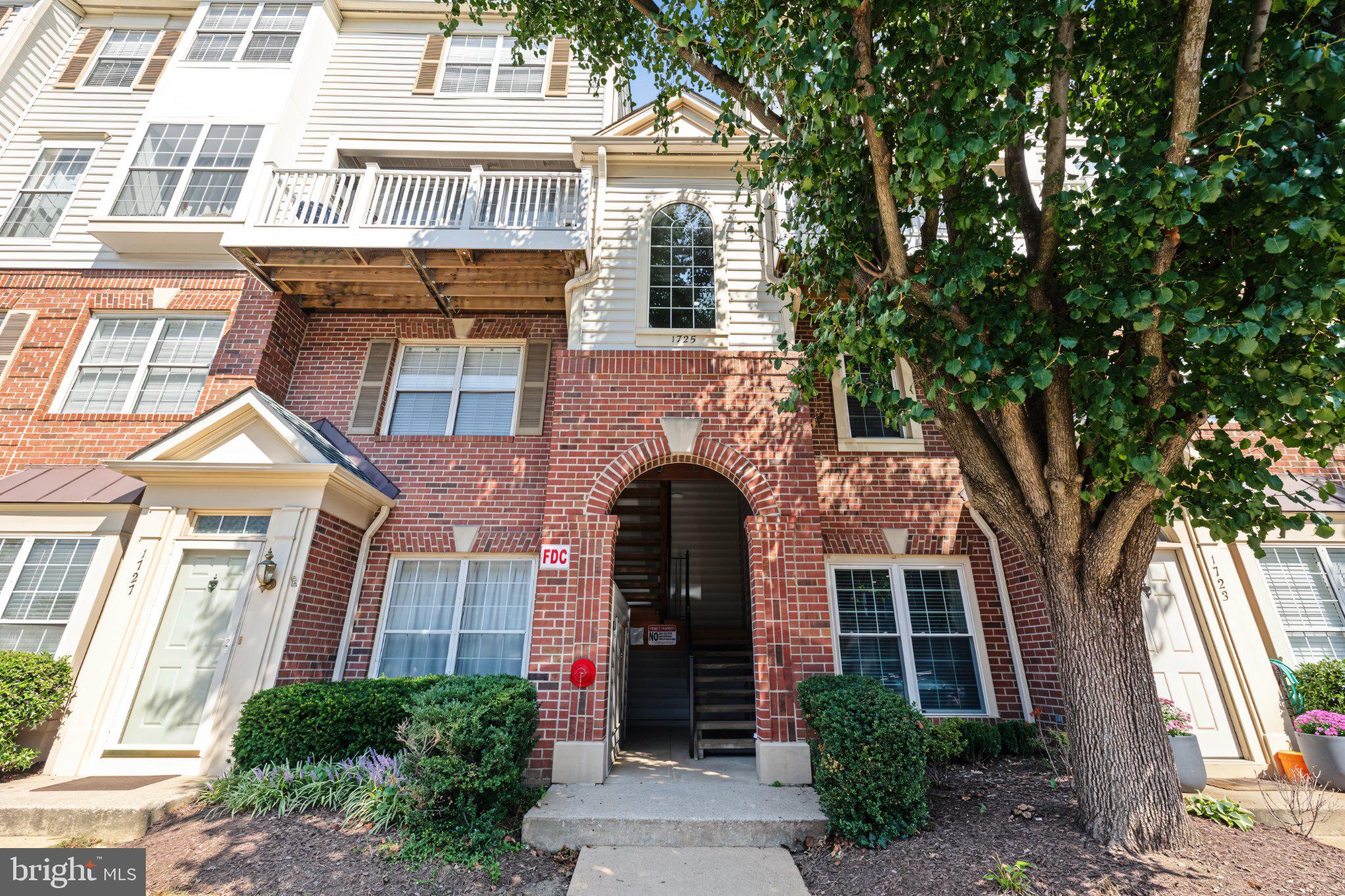 1725 KINGSGATE COURT 304