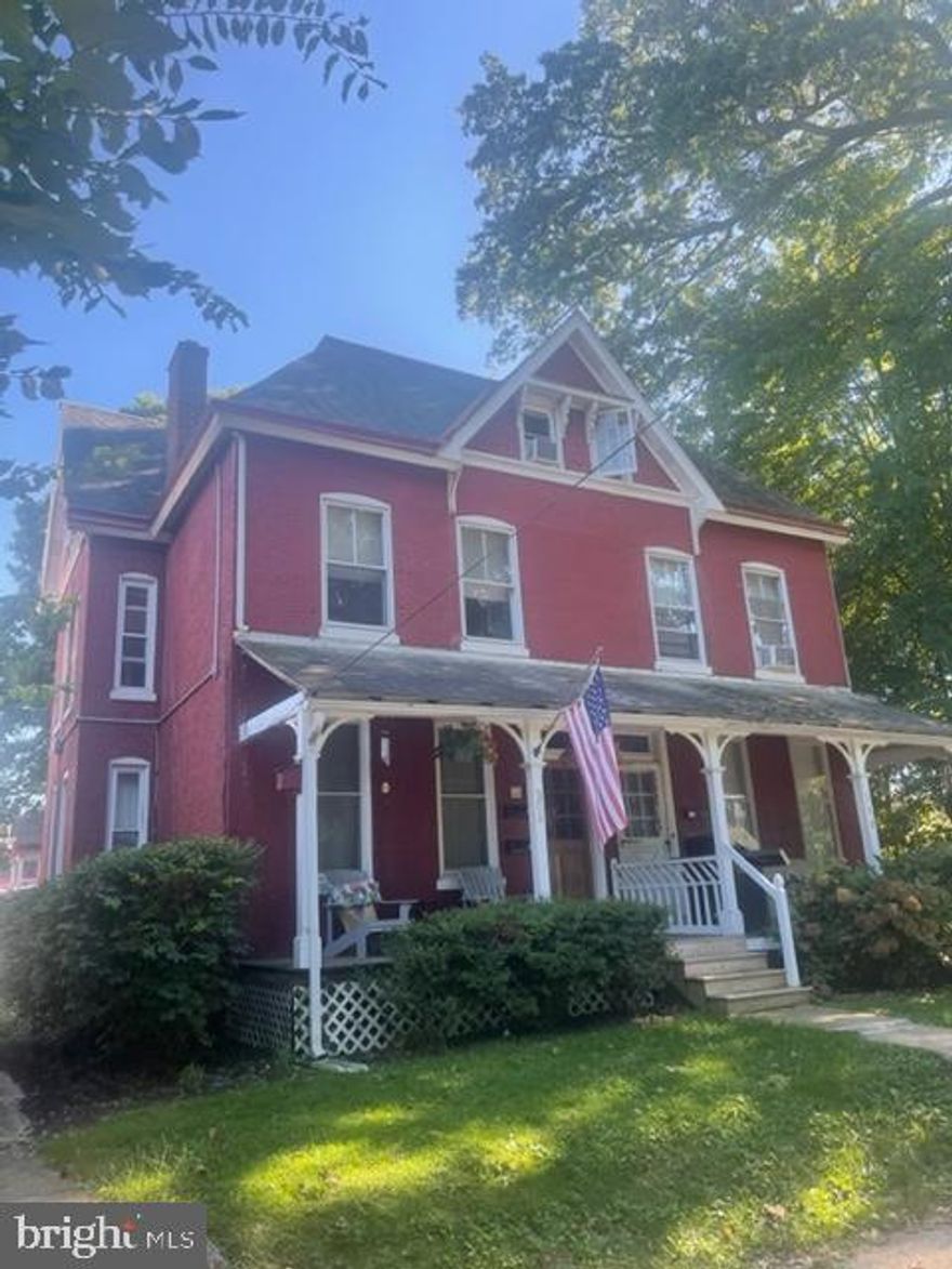 Prime location in the Borough walking distance to all downtown amenities for this duplex. This 2  bedroom 2 bath apartment is the first floor with back patio and shared front covered porch use. Tenant responsible for electric and gas heat.  2 off street parking spaces.  No students.  Available immediately.