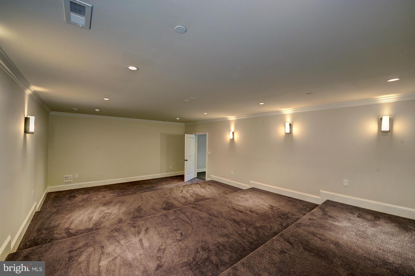 POTOMAC OUTSIDE - Residential