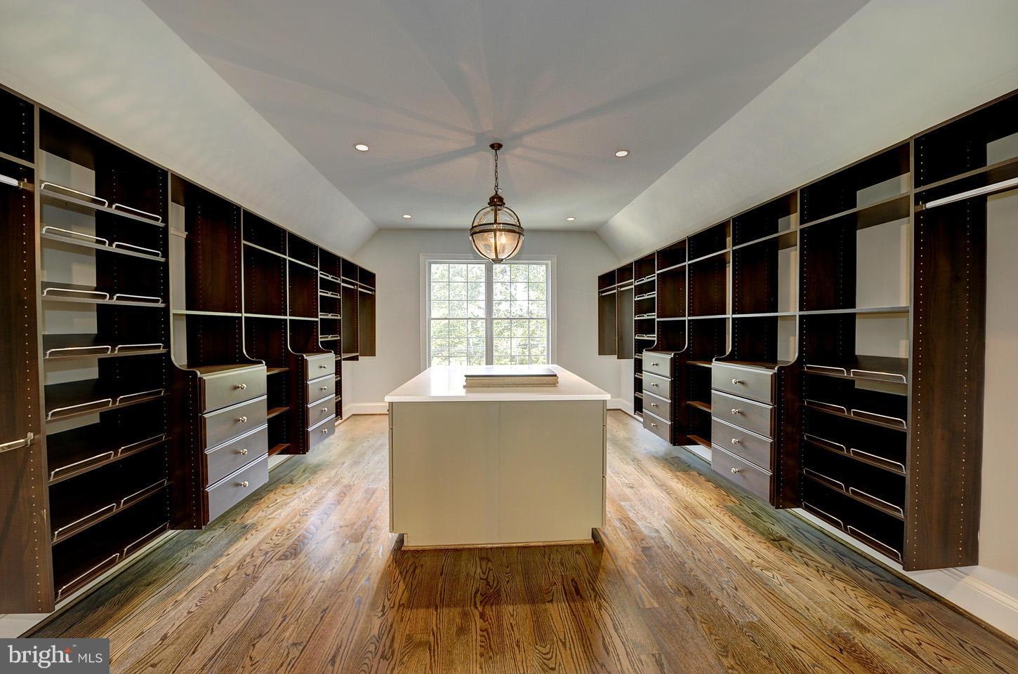 POTOMAC OUTSIDE - Residential