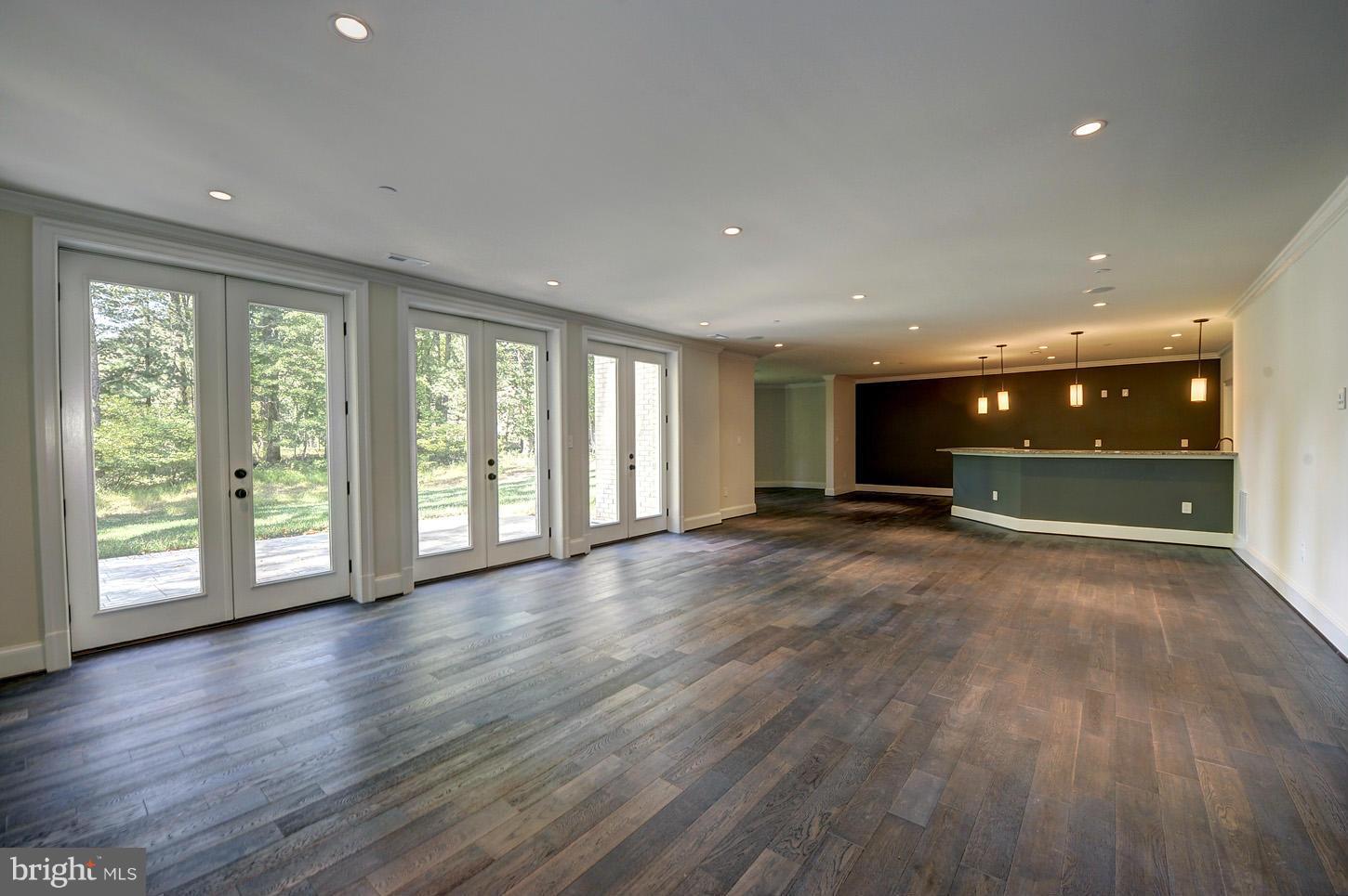 POTOMAC OUTSIDE - Residential