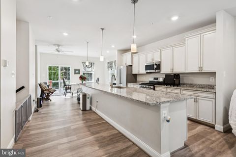 Property photo of 45429 englewood way, california, MD 20619