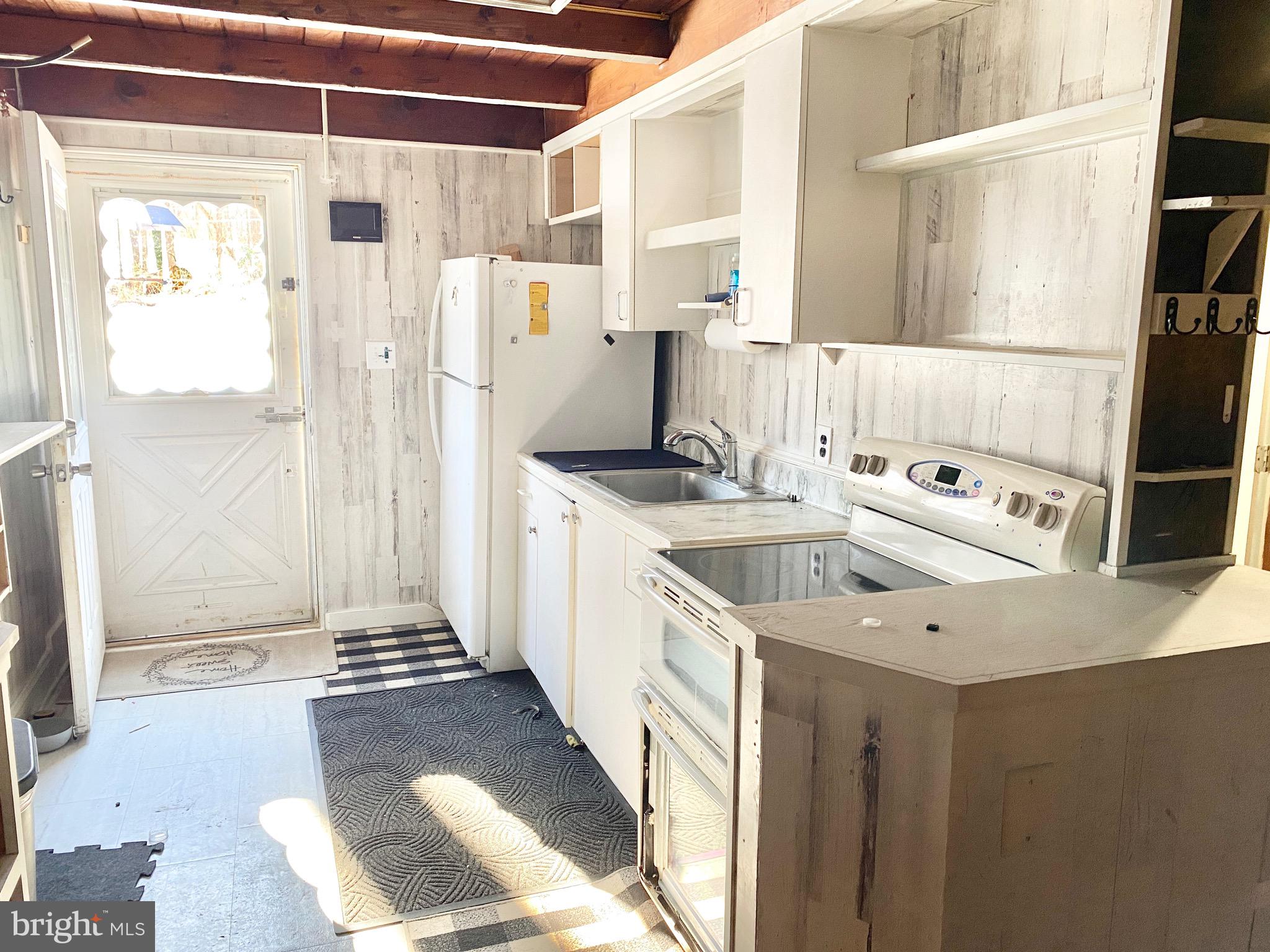 KEYES FERRY ACRES - Residential