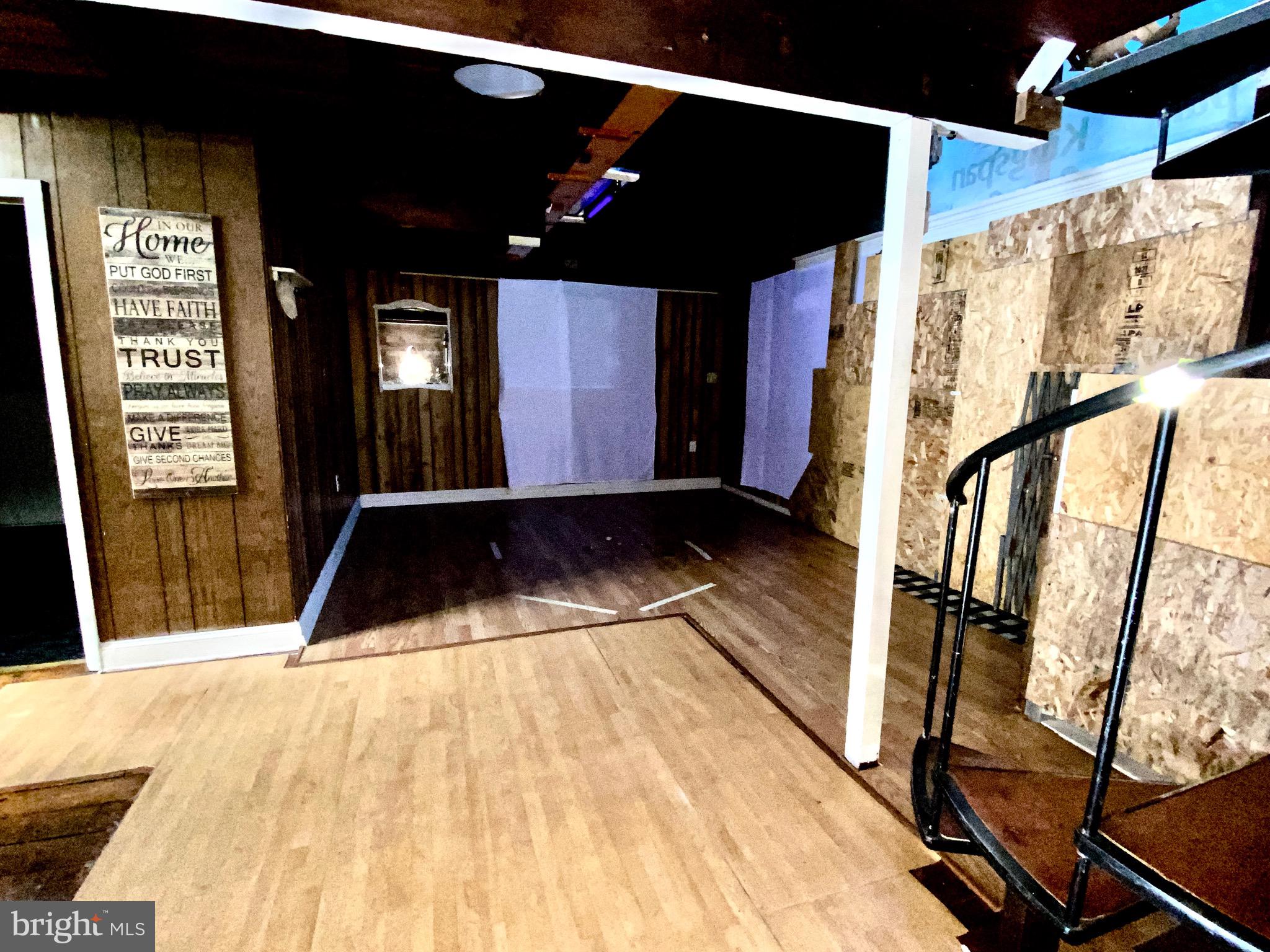 KEYES FERRY ACRES - Residential