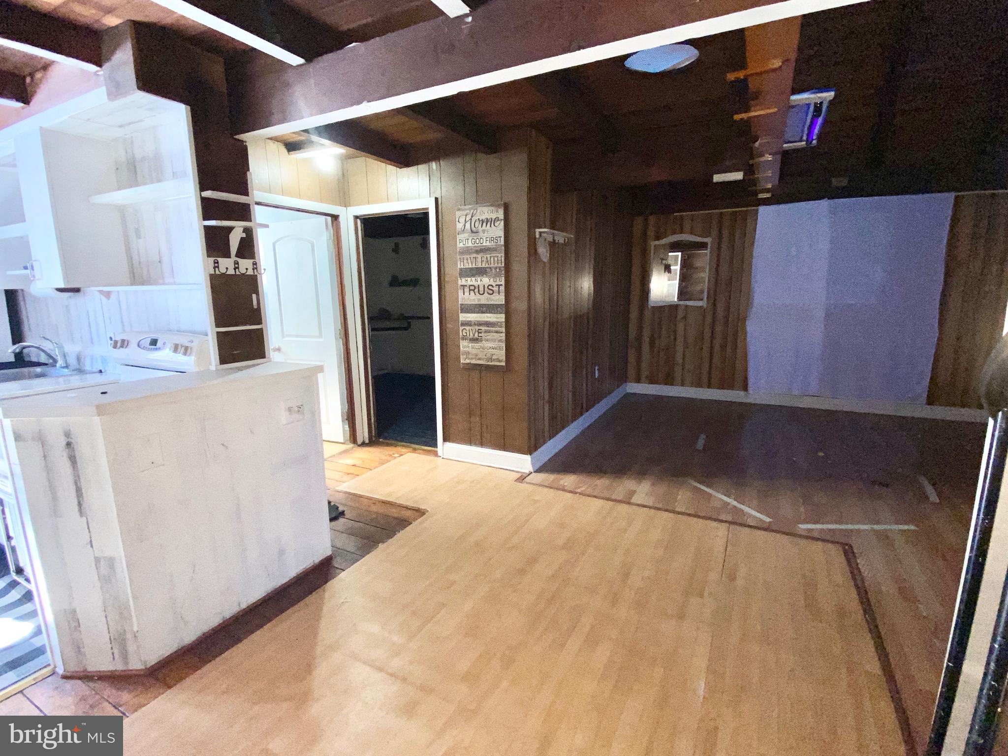 KEYES FERRY ACRES - Residential