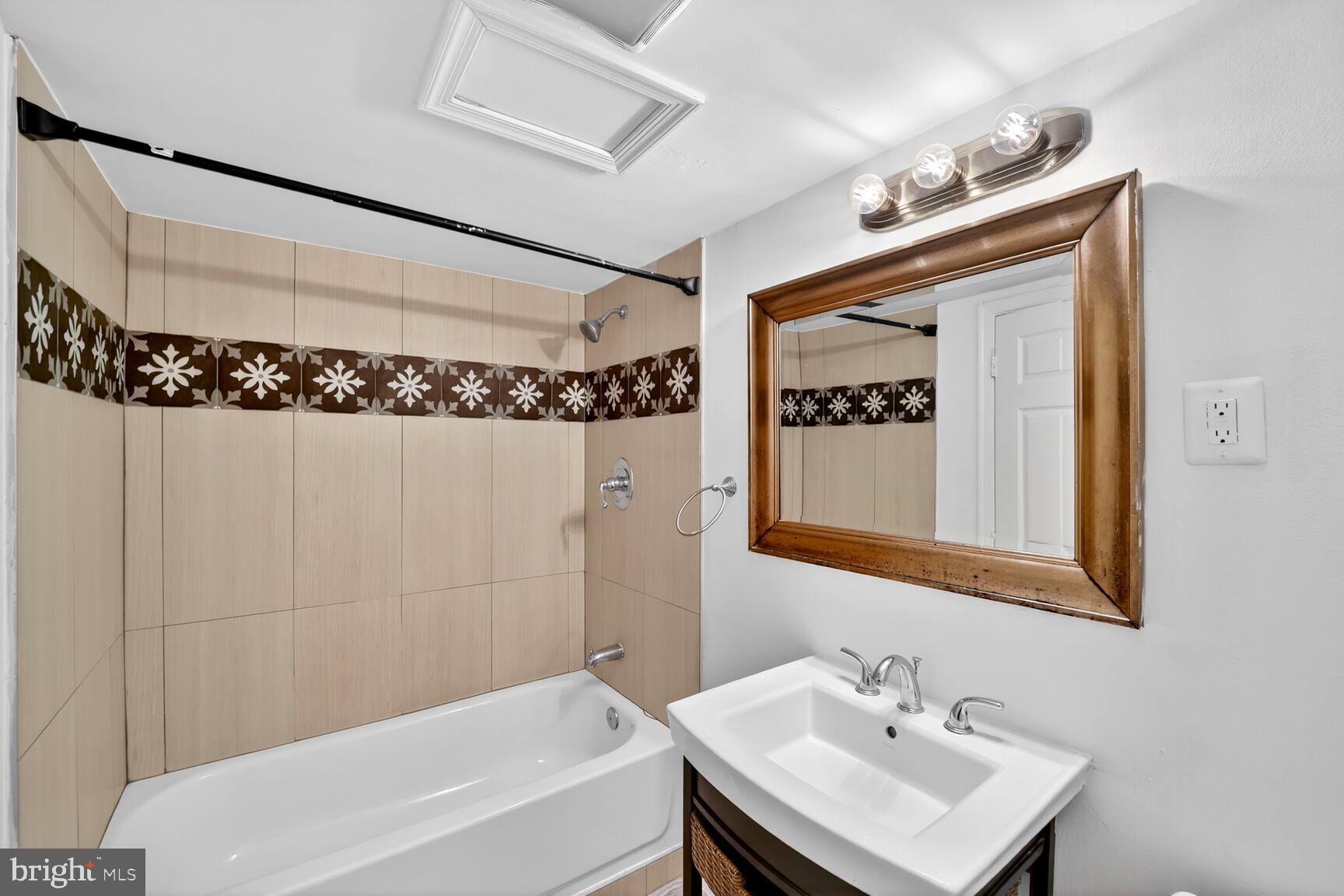 MONTPELIER VILLAGE - Residential