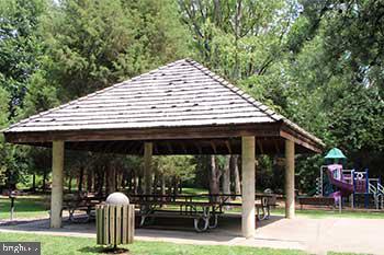 METRO SQUARE - Residential Lease