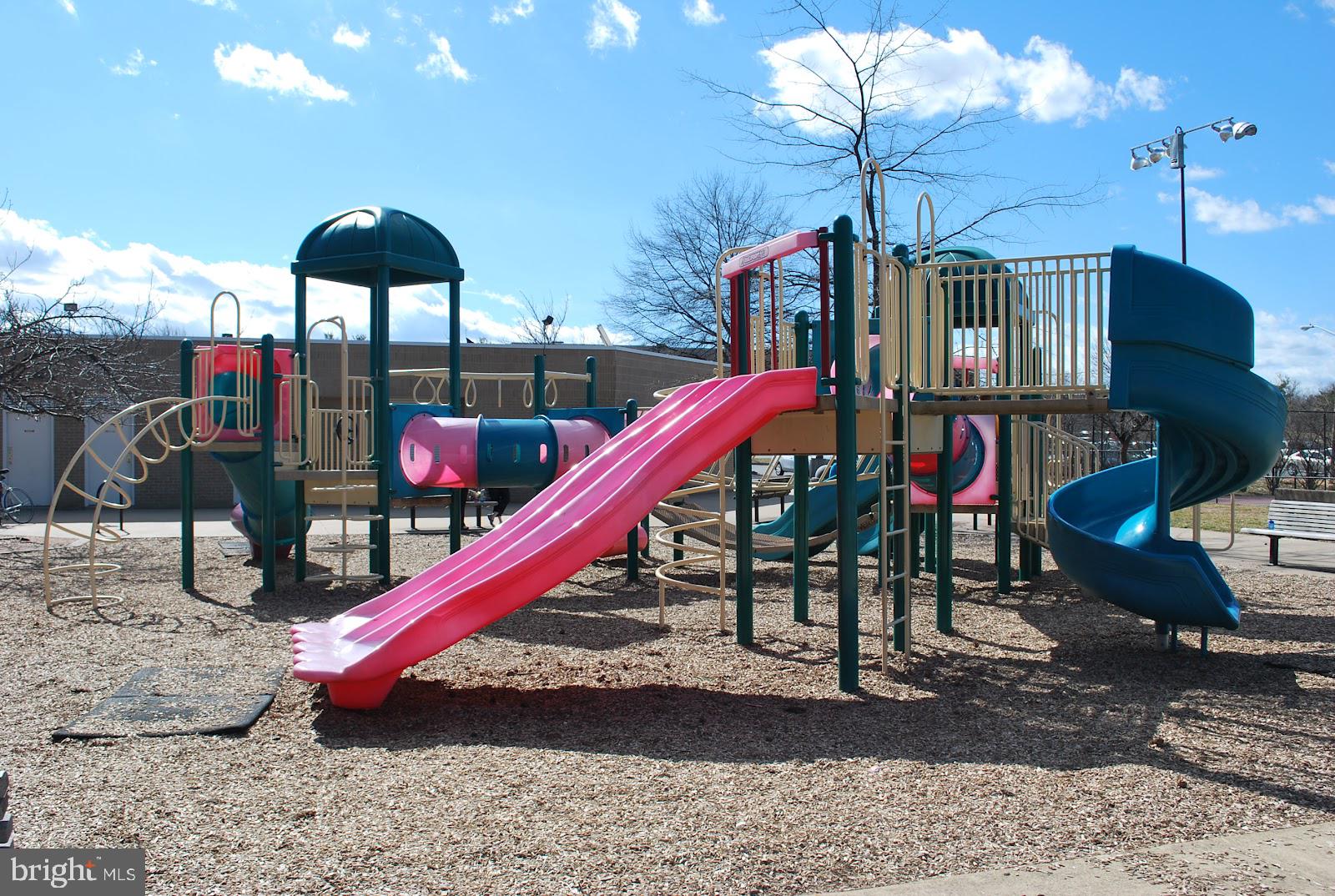 METRO SQUARE - Residential Lease