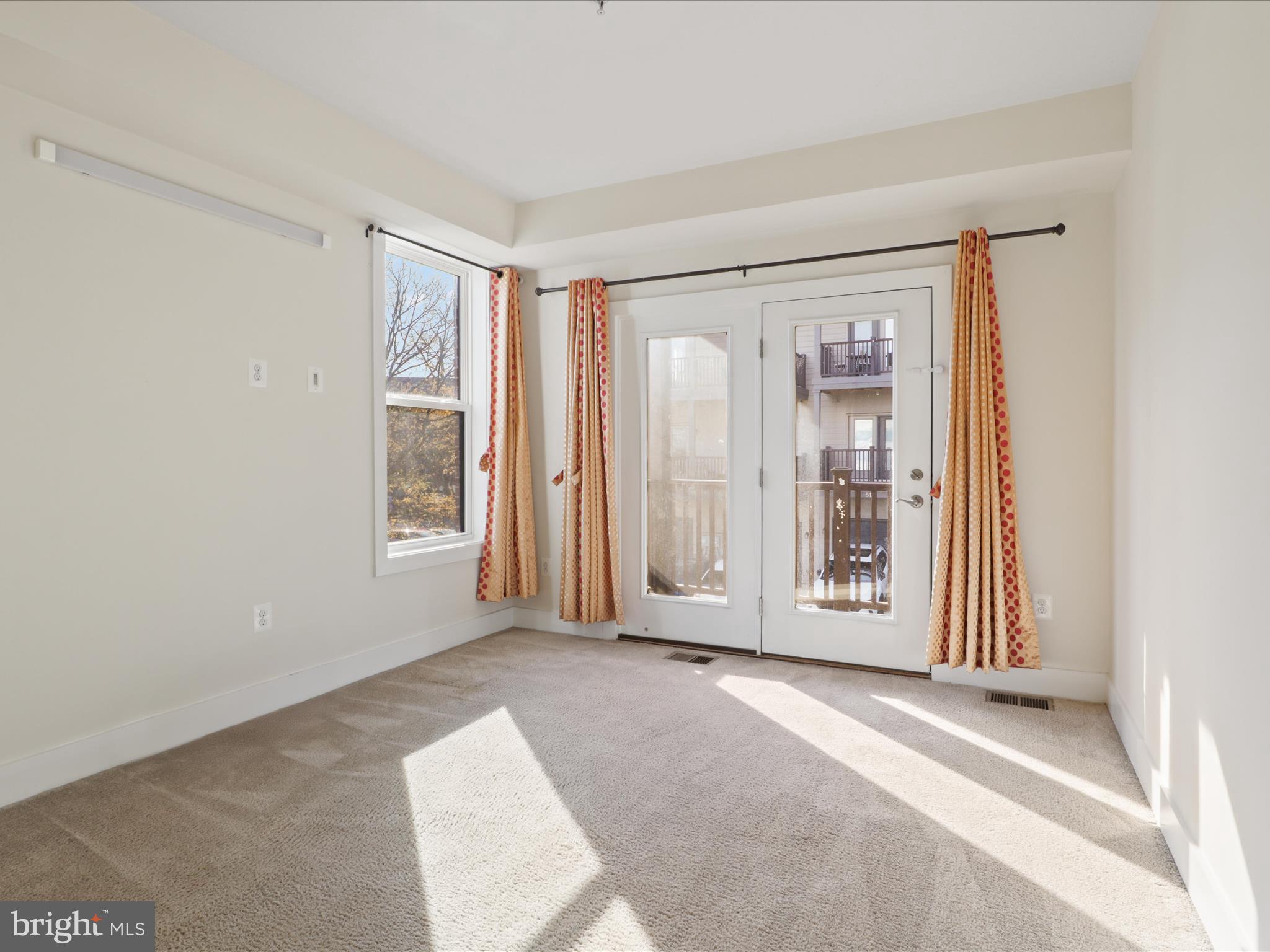 METRO SQUARE - Residential Lease