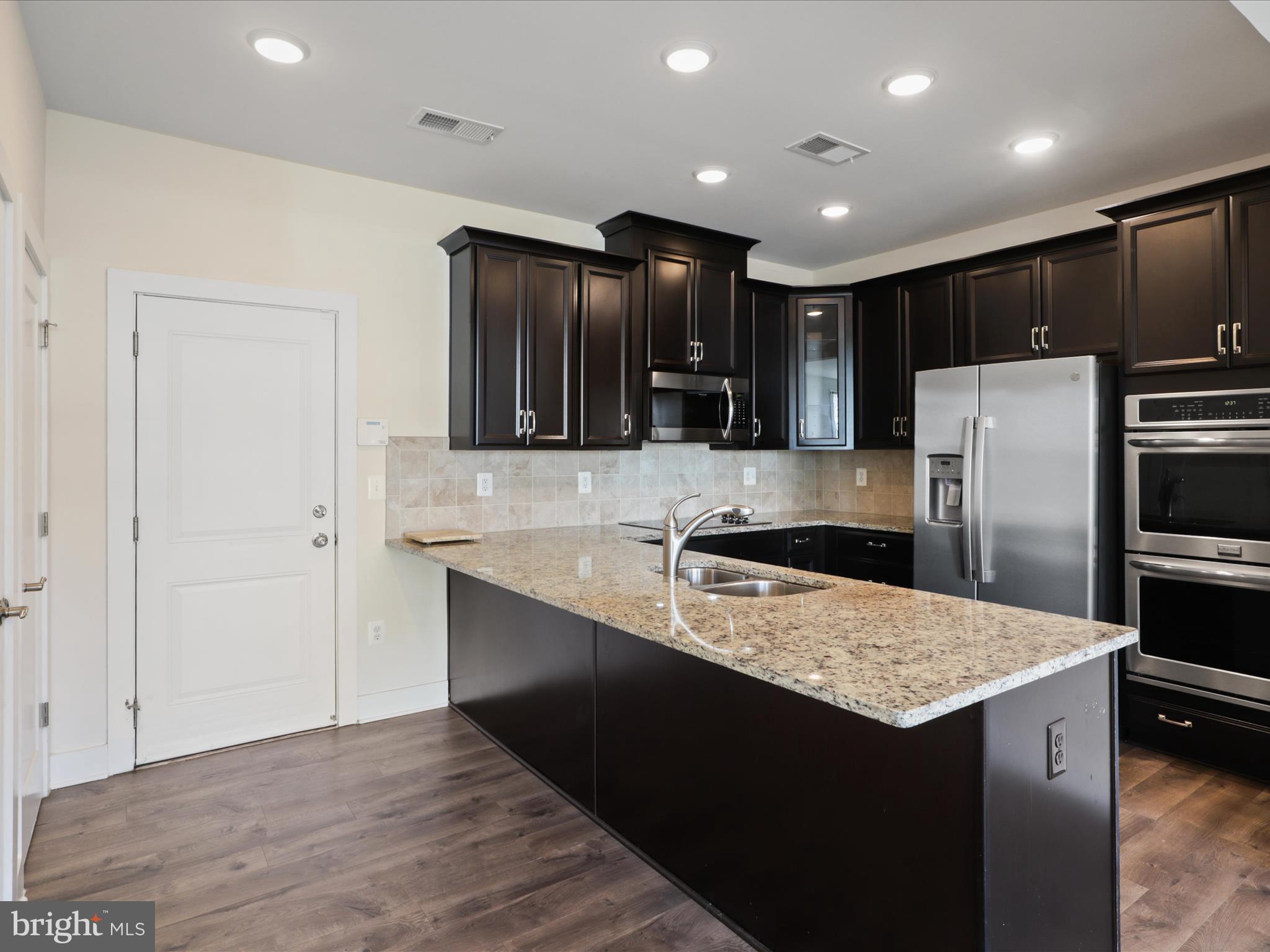 METRO SQUARE - Residential Lease