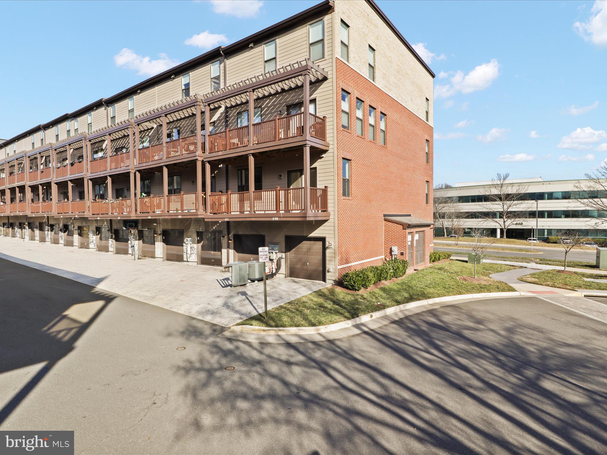 METRO SQUARE - Residential Lease