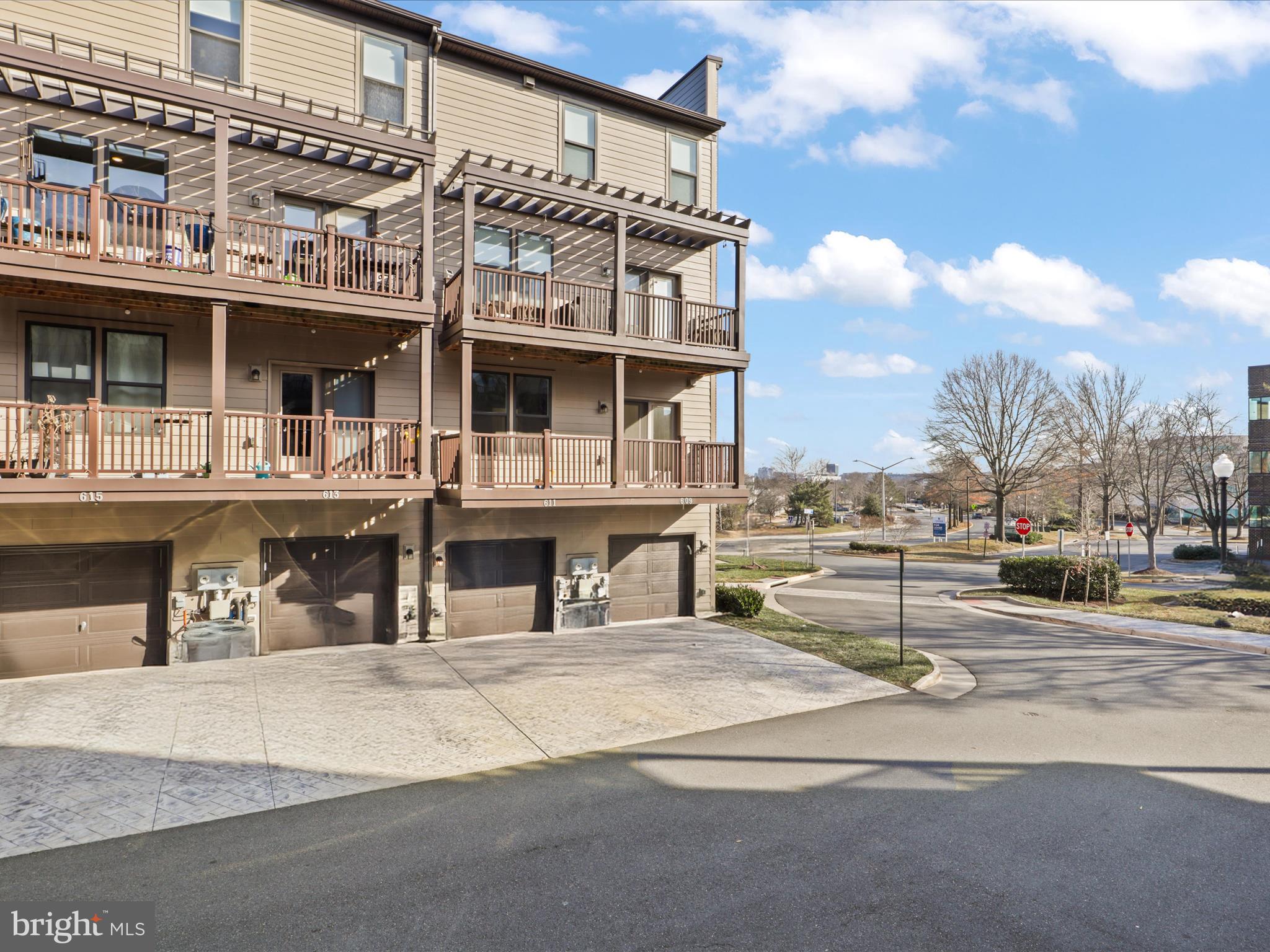 METRO SQUARE - Residential Lease