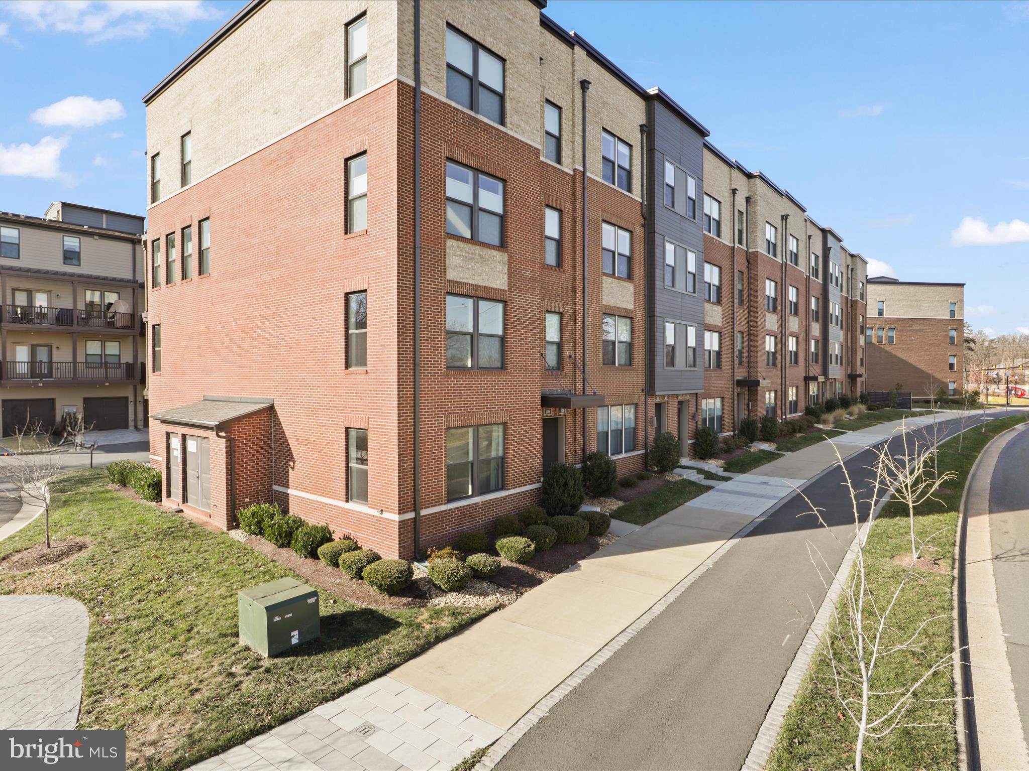 METRO SQUARE - Residential Lease