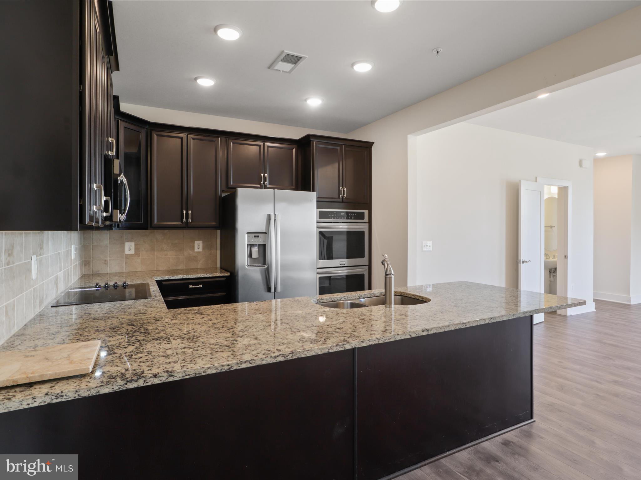 METRO SQUARE - Residential Lease