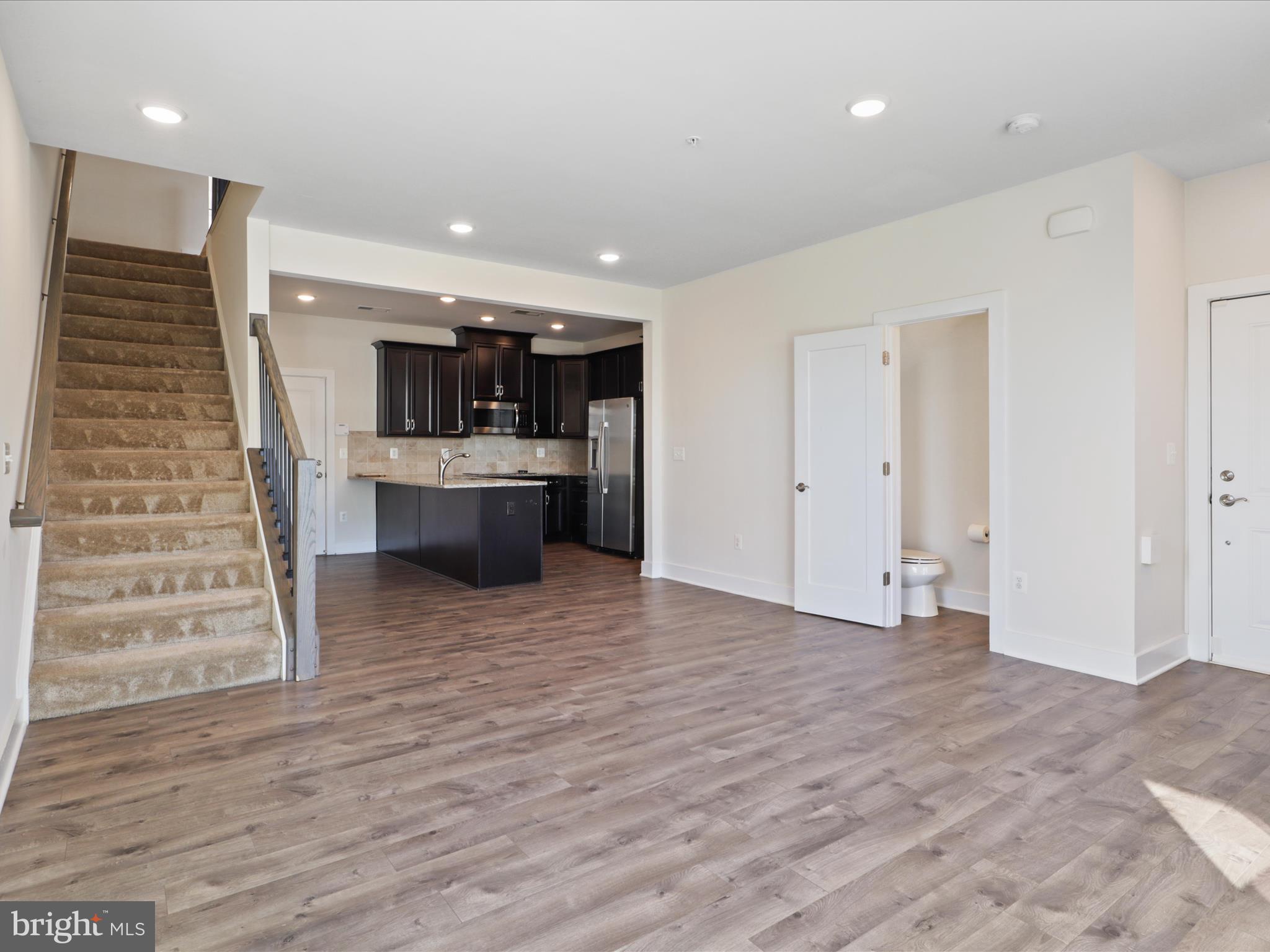 METRO SQUARE - Residential Lease