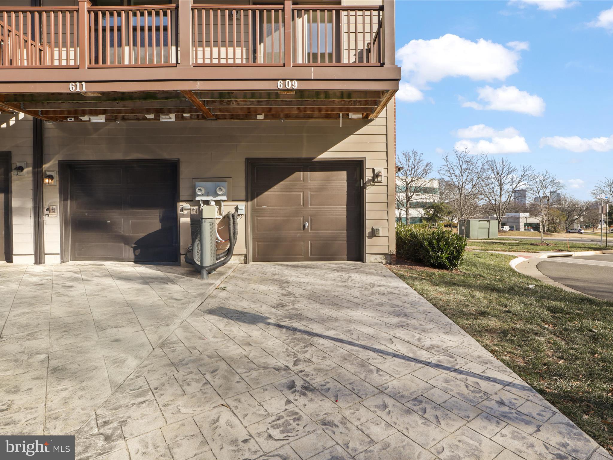 METRO SQUARE - Residential Lease