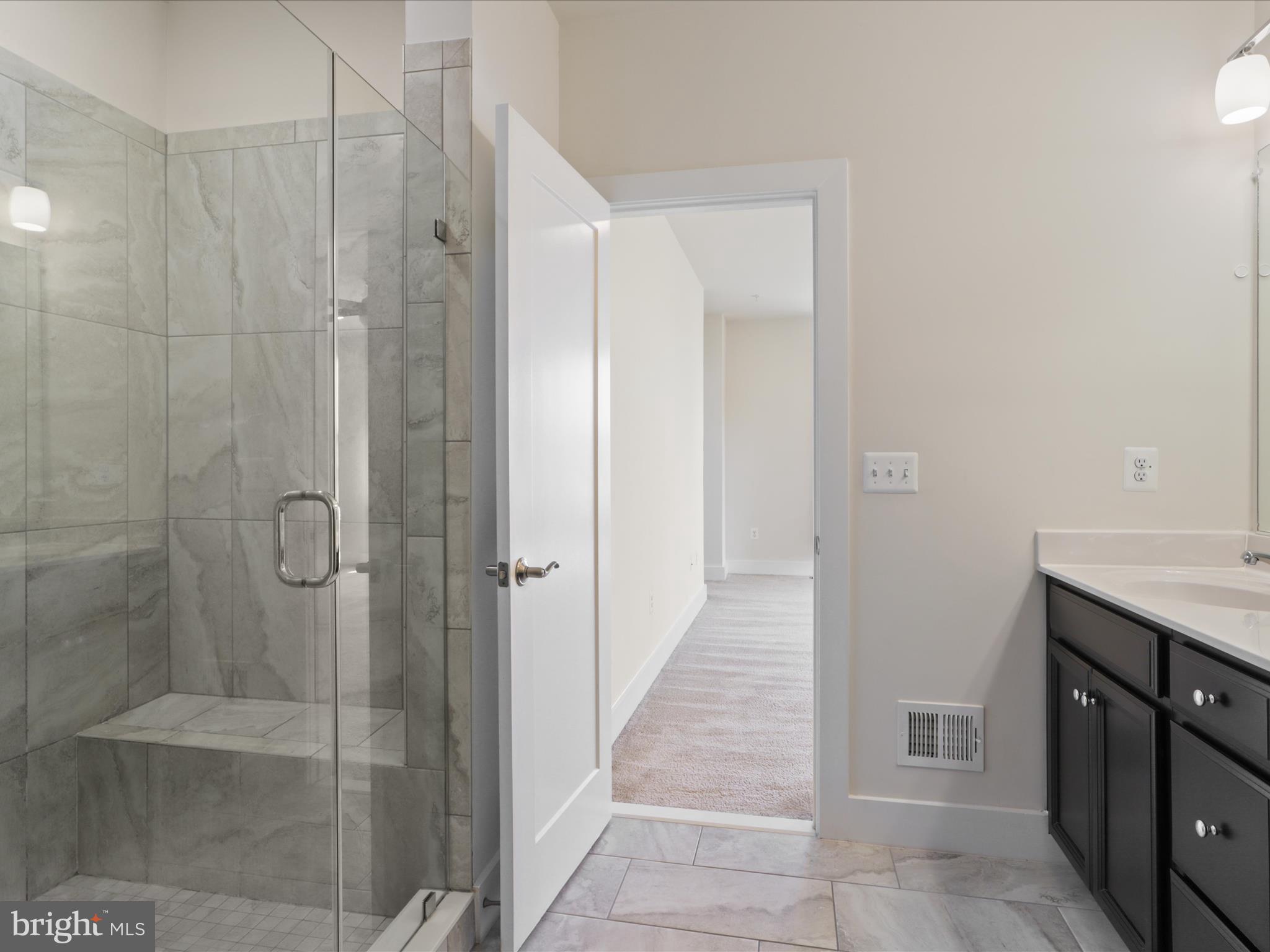 METRO SQUARE - Residential Lease