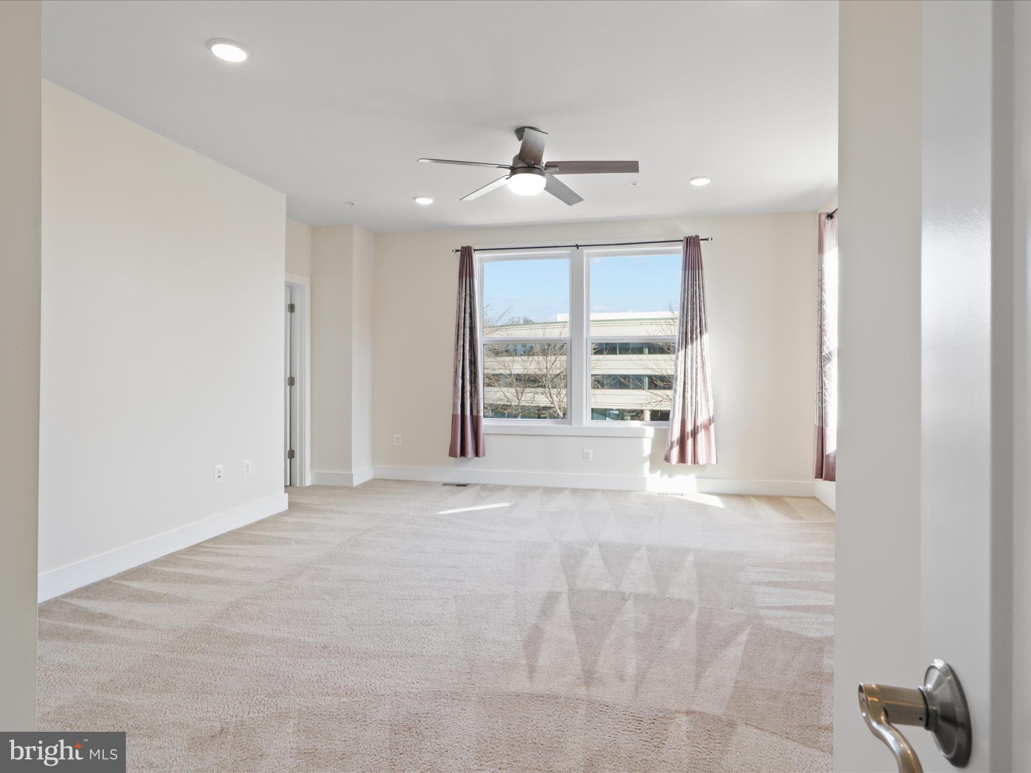 METRO SQUARE - Residential Lease