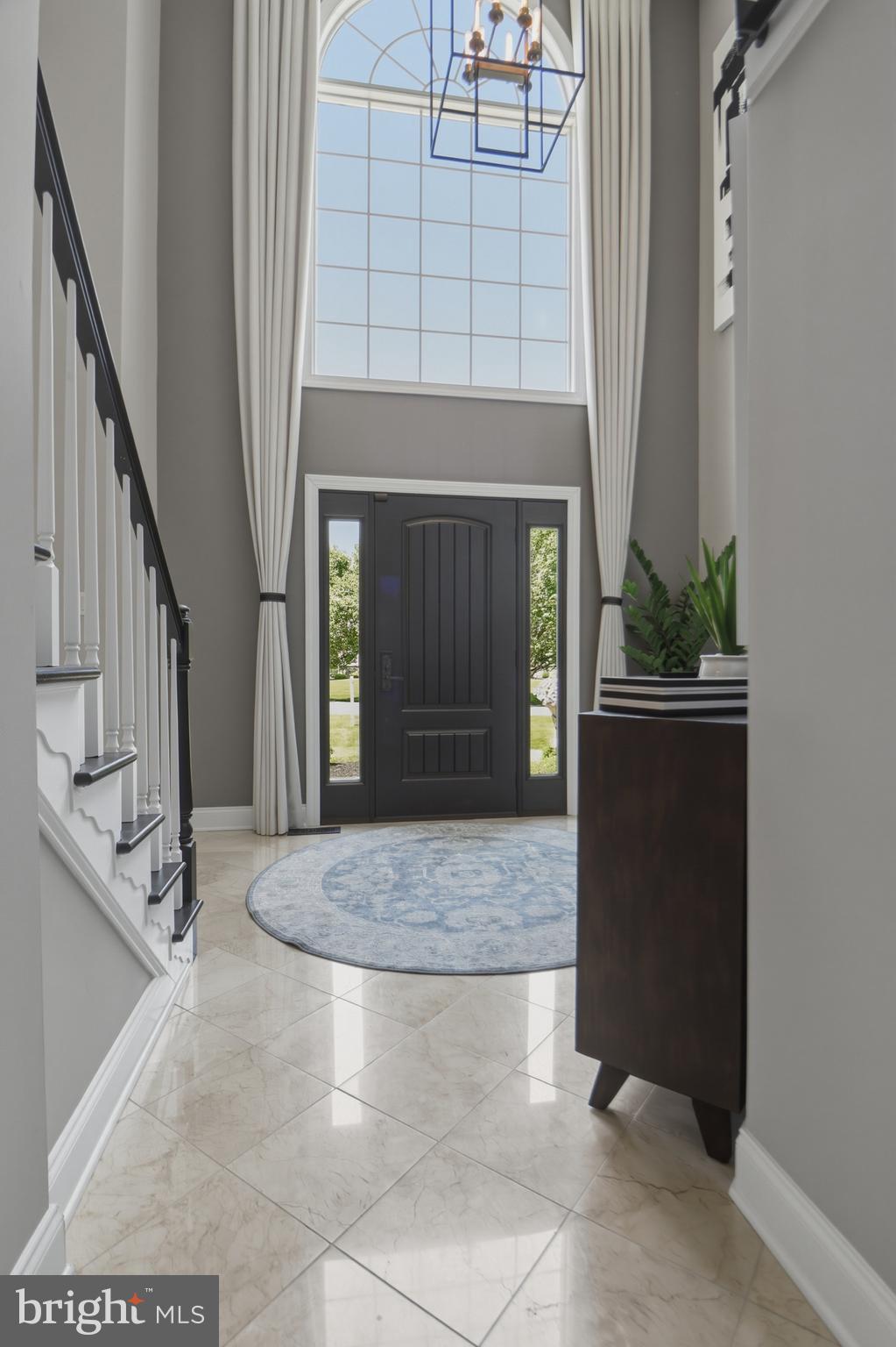 203 W UNION DRIVE