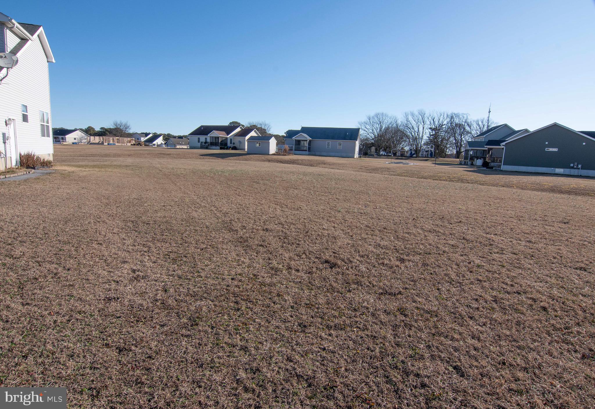 CAPTAIN'S COVE - Land